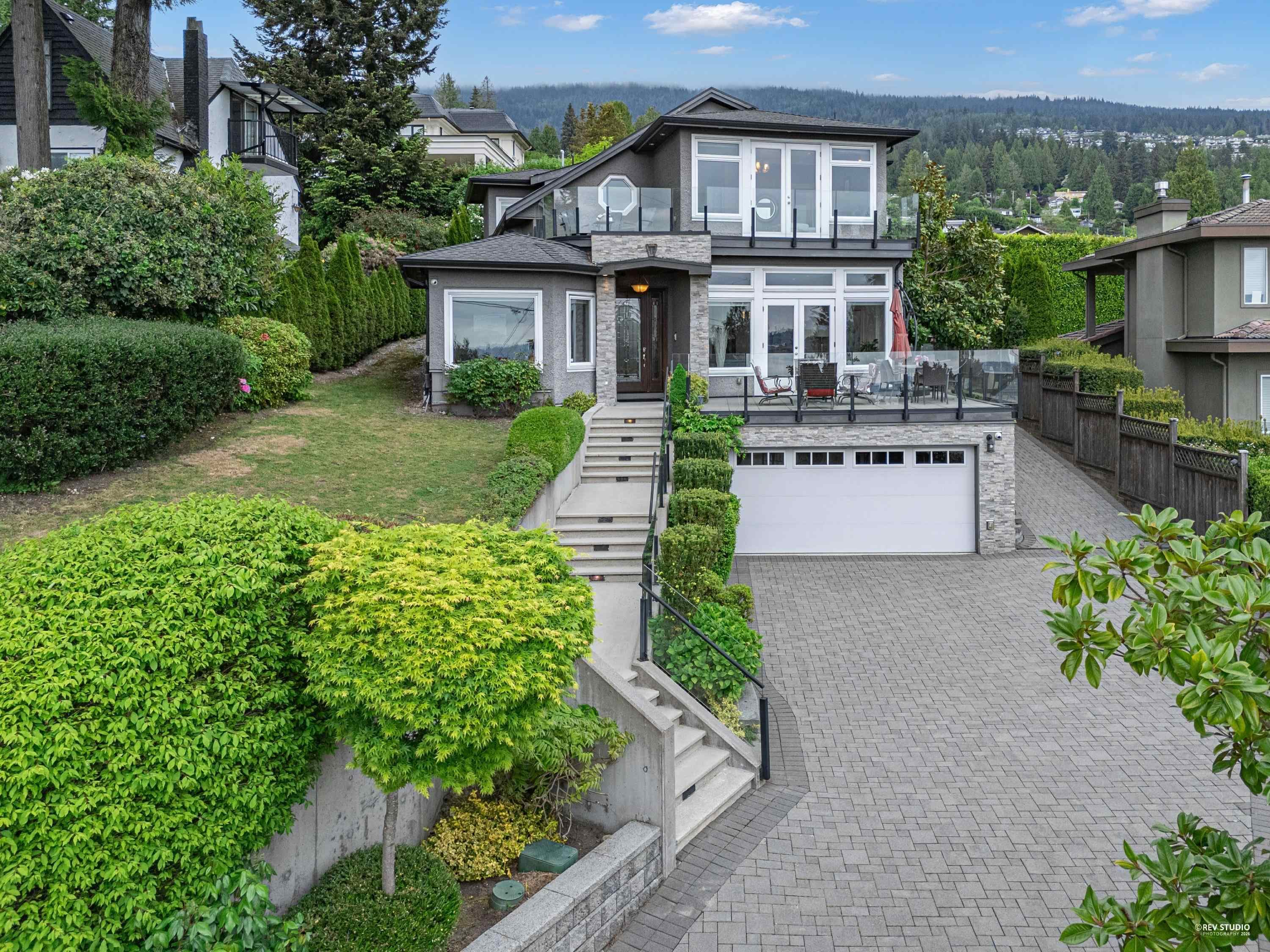 2567 Lawson Avenue, West Vancouver