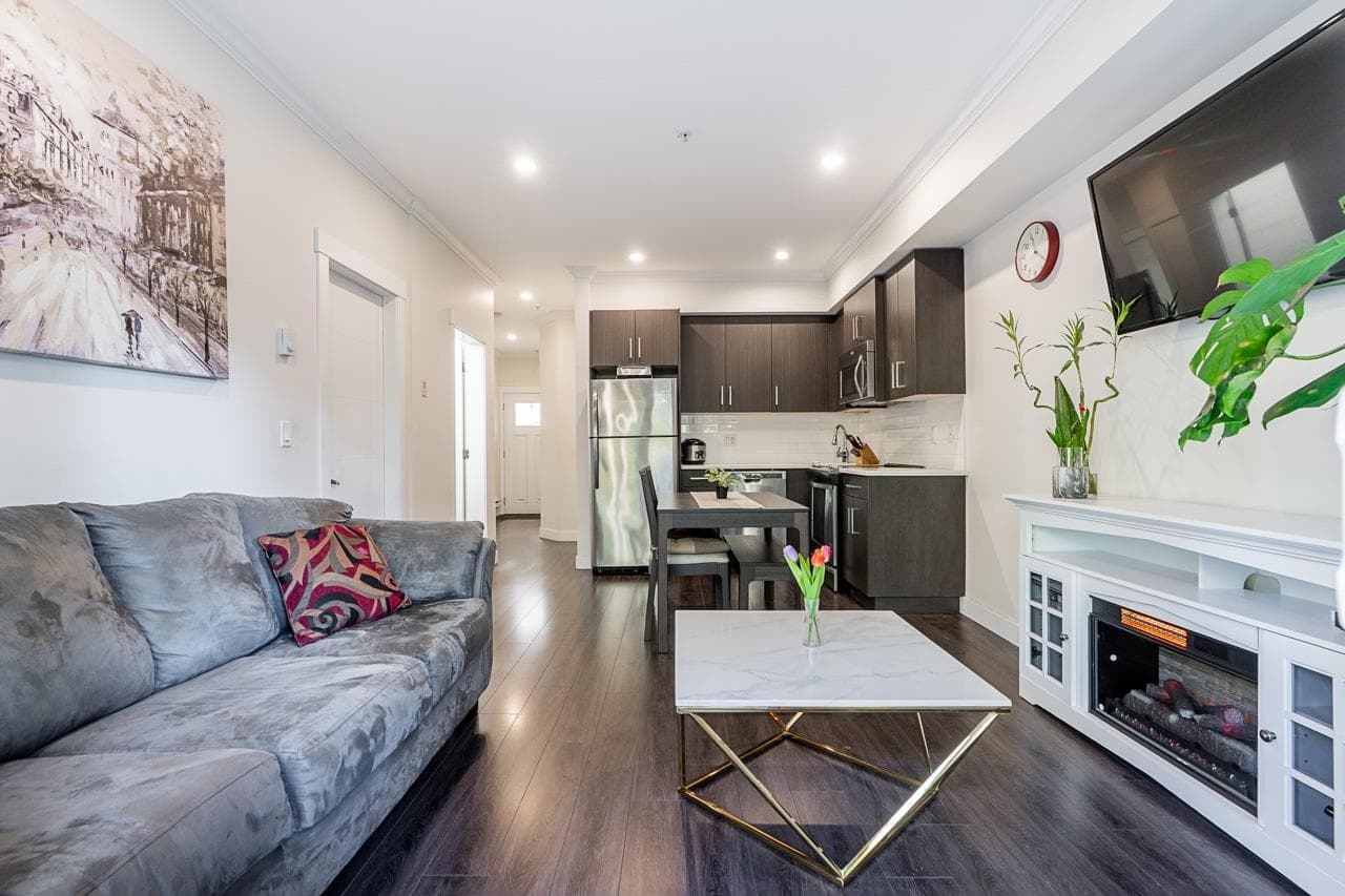 7 - 7247 140 Street, Surrey, V3W 1K8 — photo 4