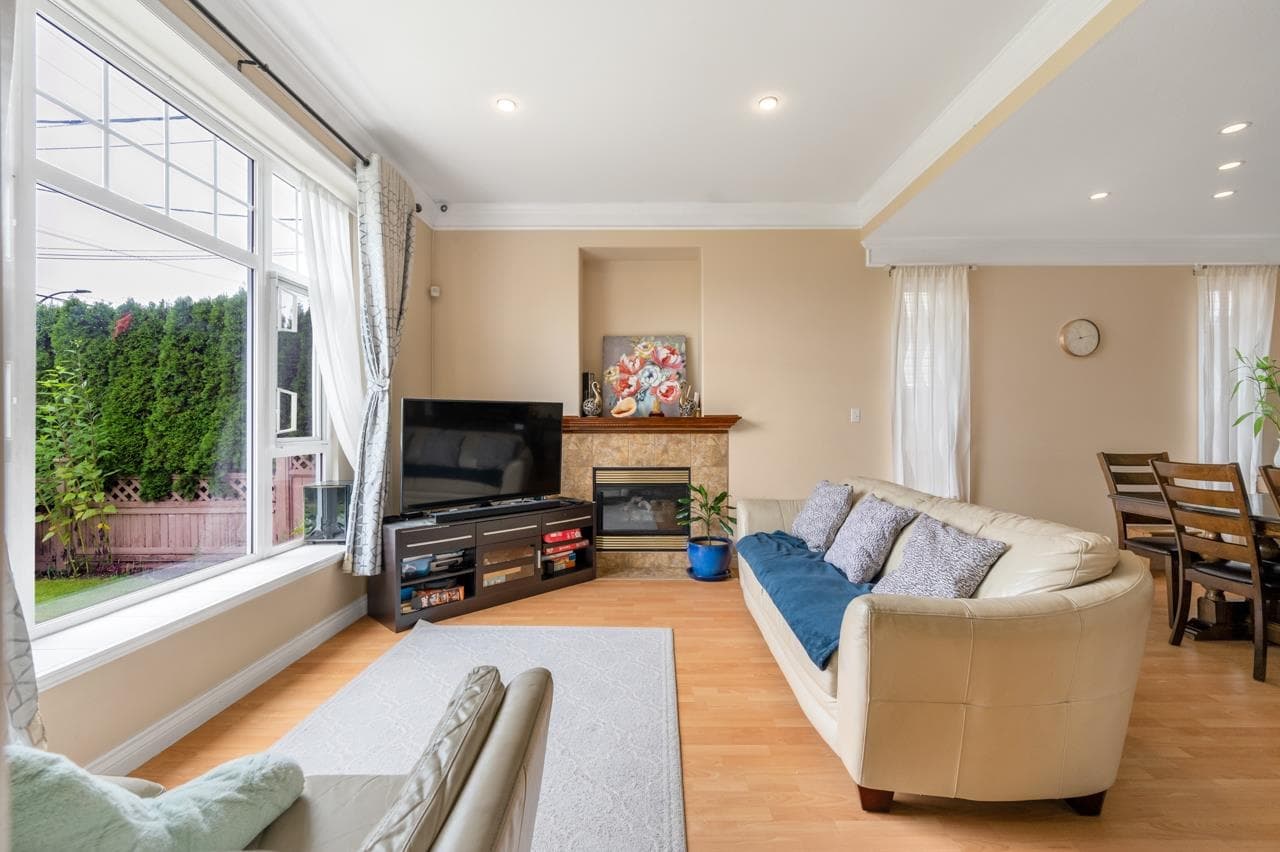 7119 10th Avenue, Burnaby, V3N 2R5 — photo 3
