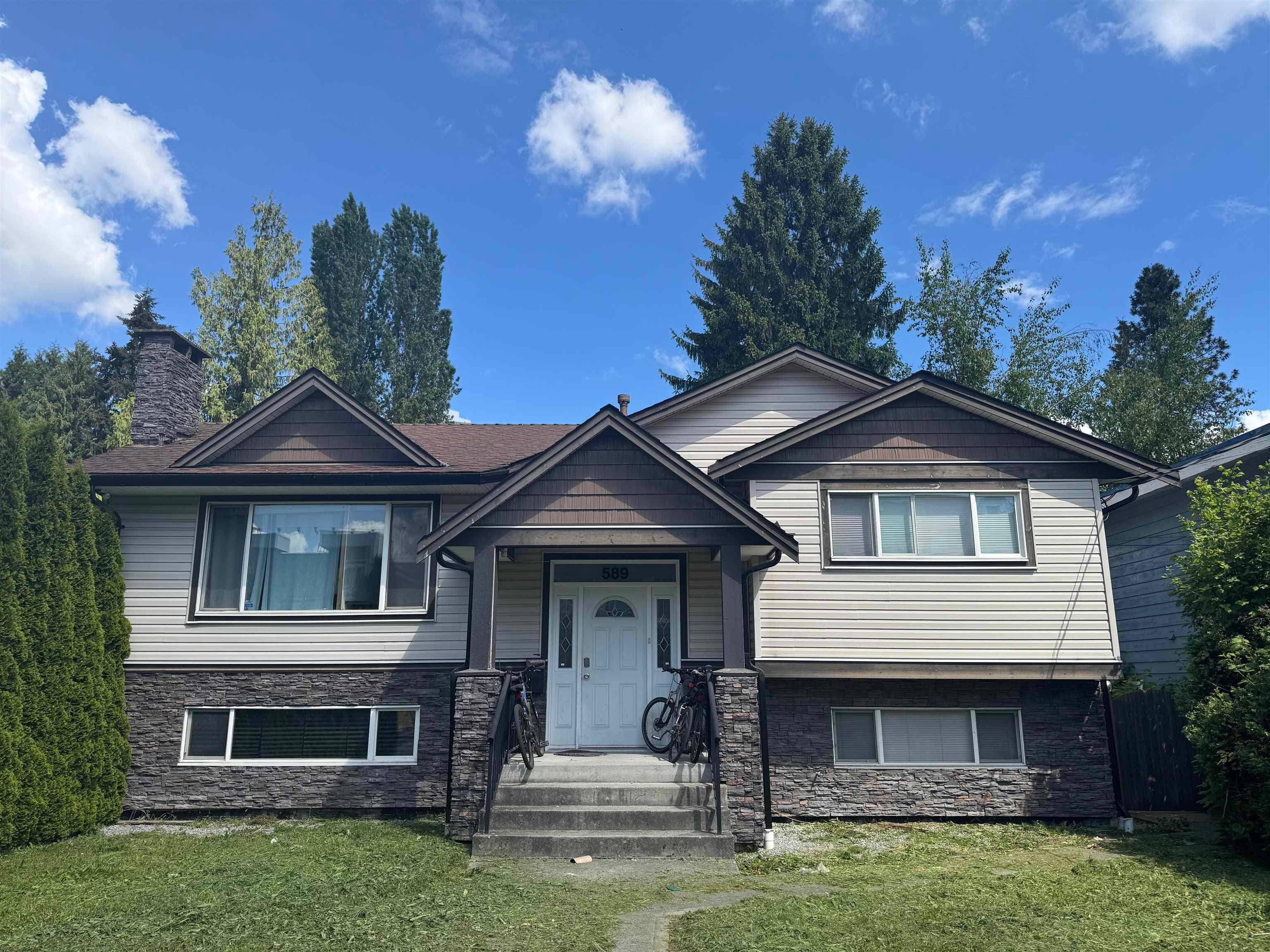 589 Foster Avenue, Coquitlam, V3J 2L6 — photo 2