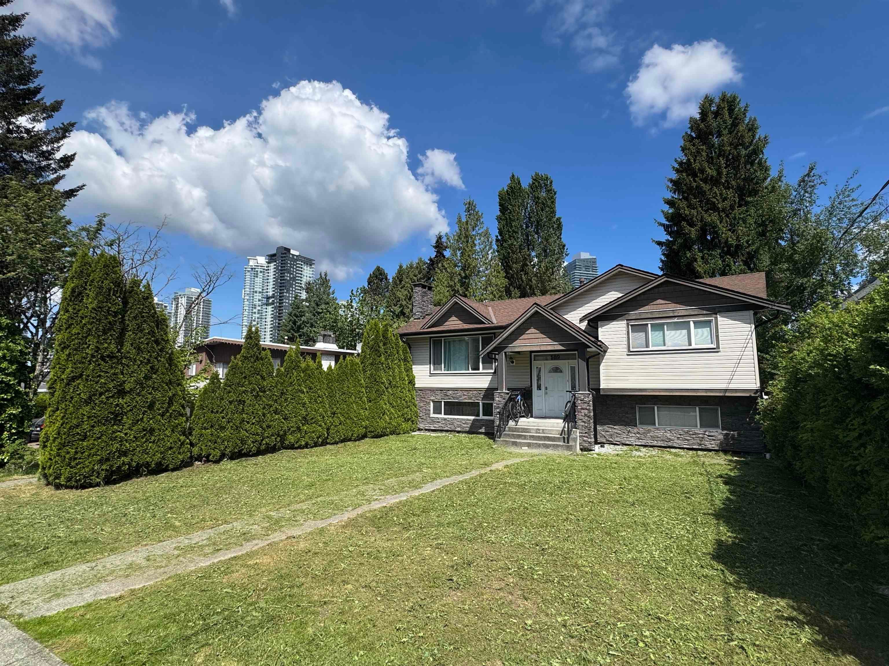 589 Foster Avenue, Coquitlam, V3J 2L6 — photo 1