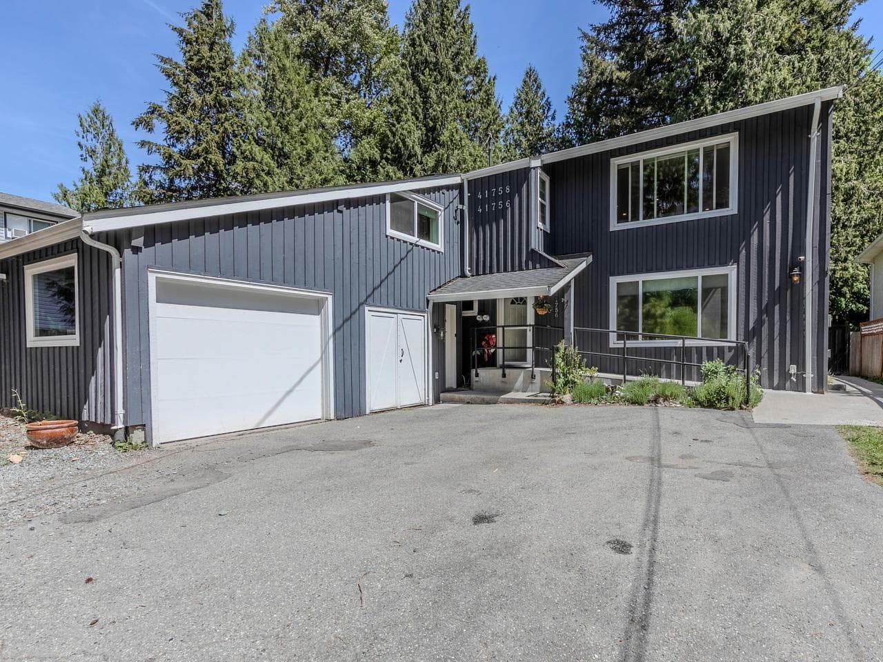 41756 Government Road, Squamish