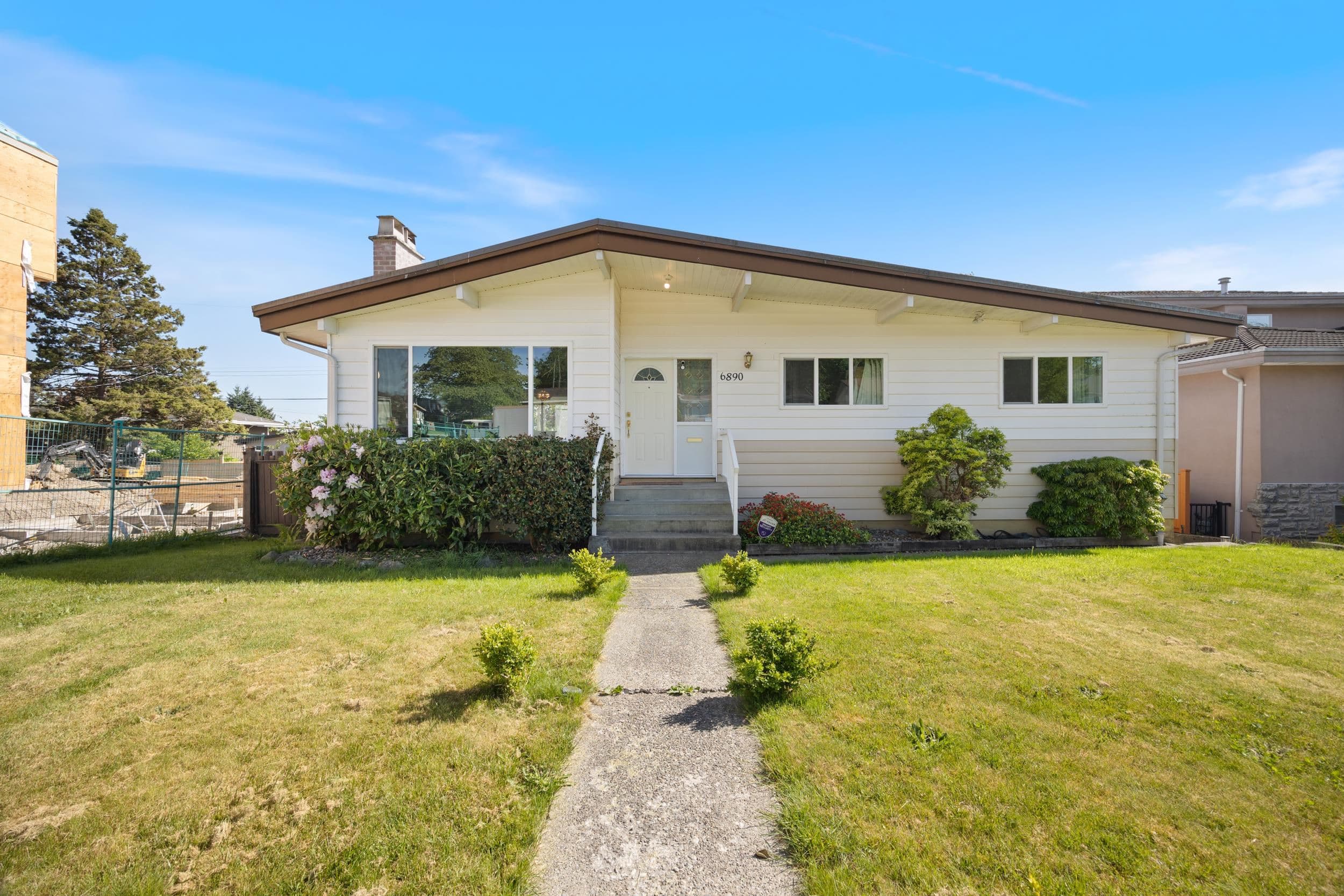 6890 Hycrest Drive, Burnaby
