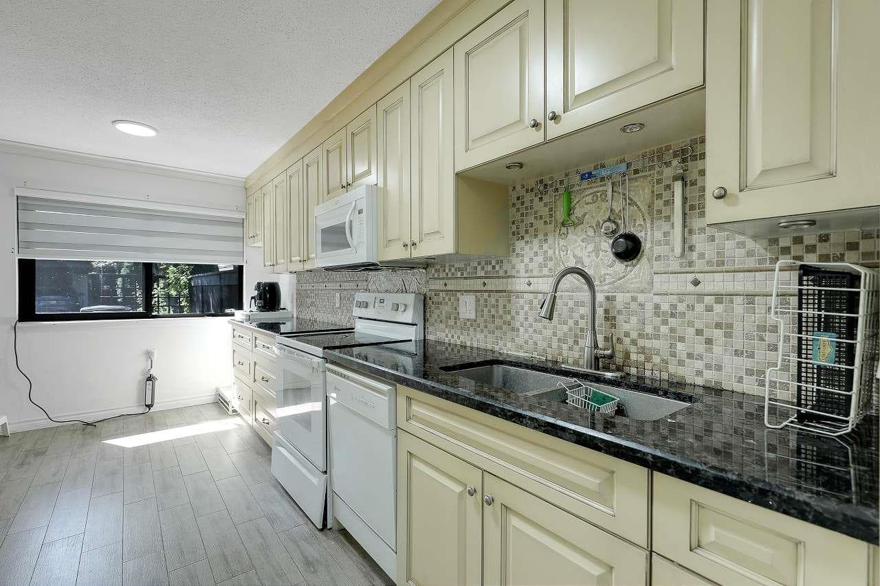 252 - 9452 Prince Charles Boulevard, Surrey, V3V 1S6 — photo 5