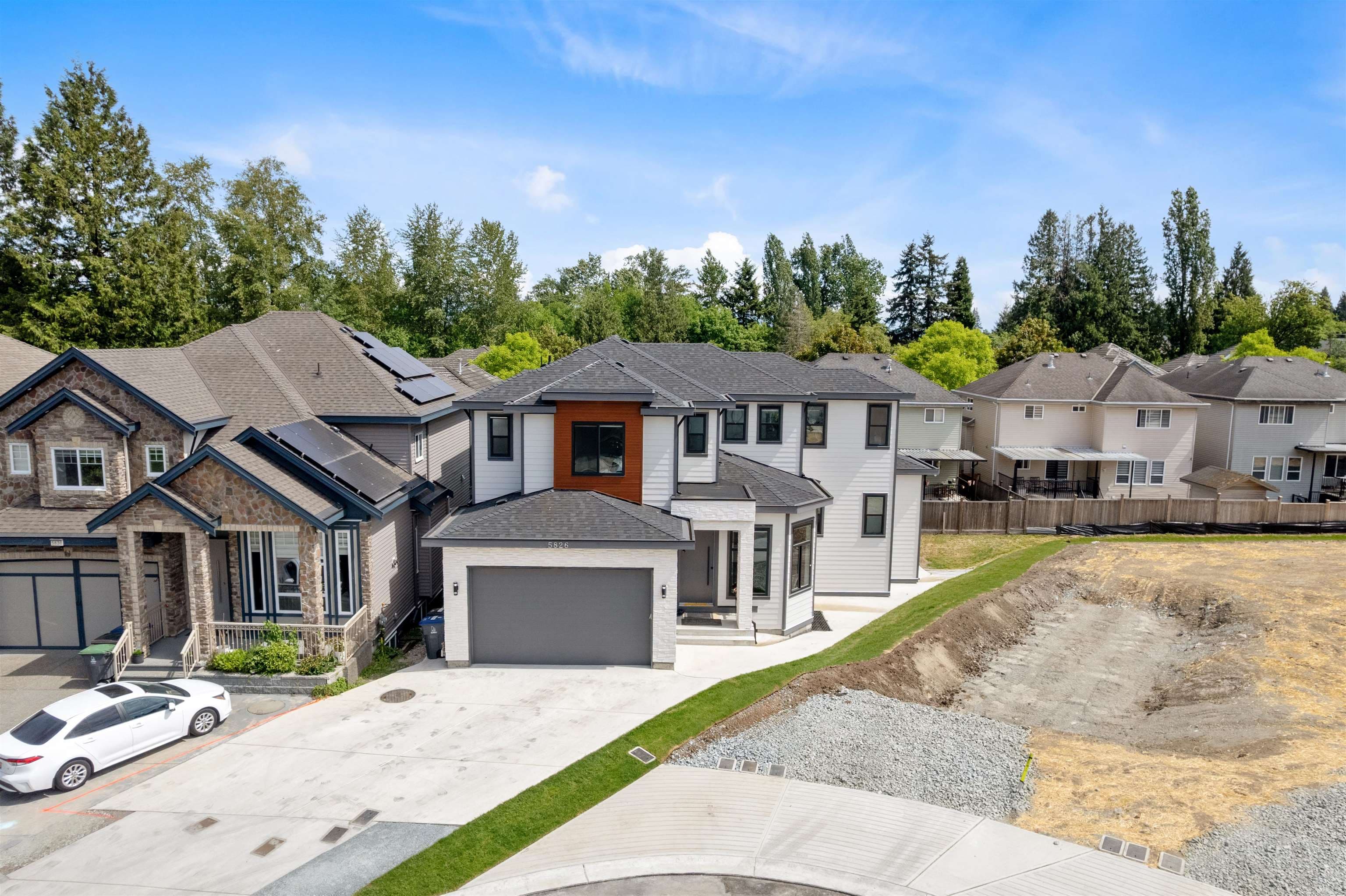 5826 138 Street, Surrey, V3X 0C9 — photo 2