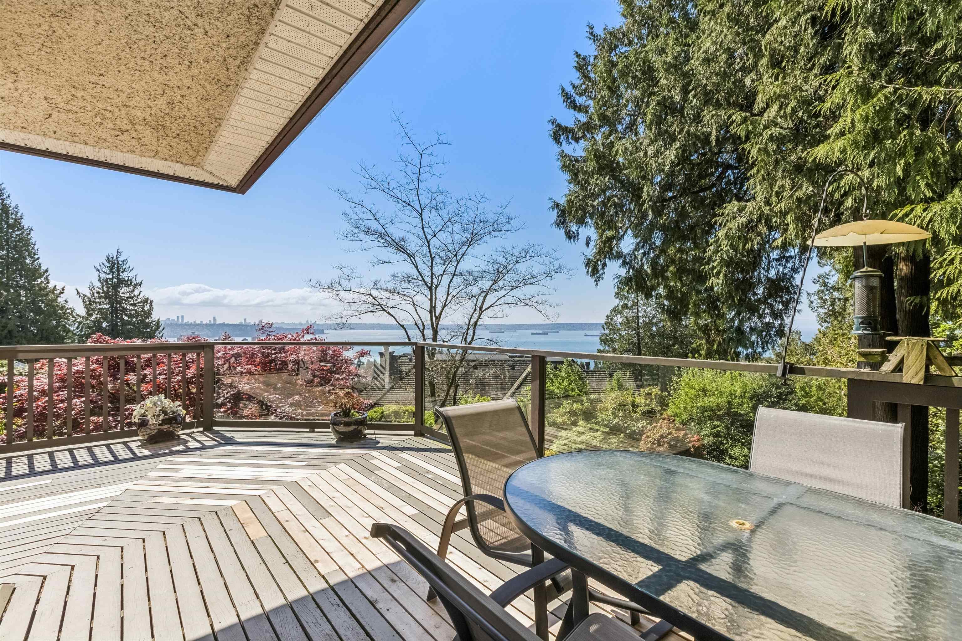 2440 Queens Avenue, West Vancouver, V7V 2Y6 — photo 2