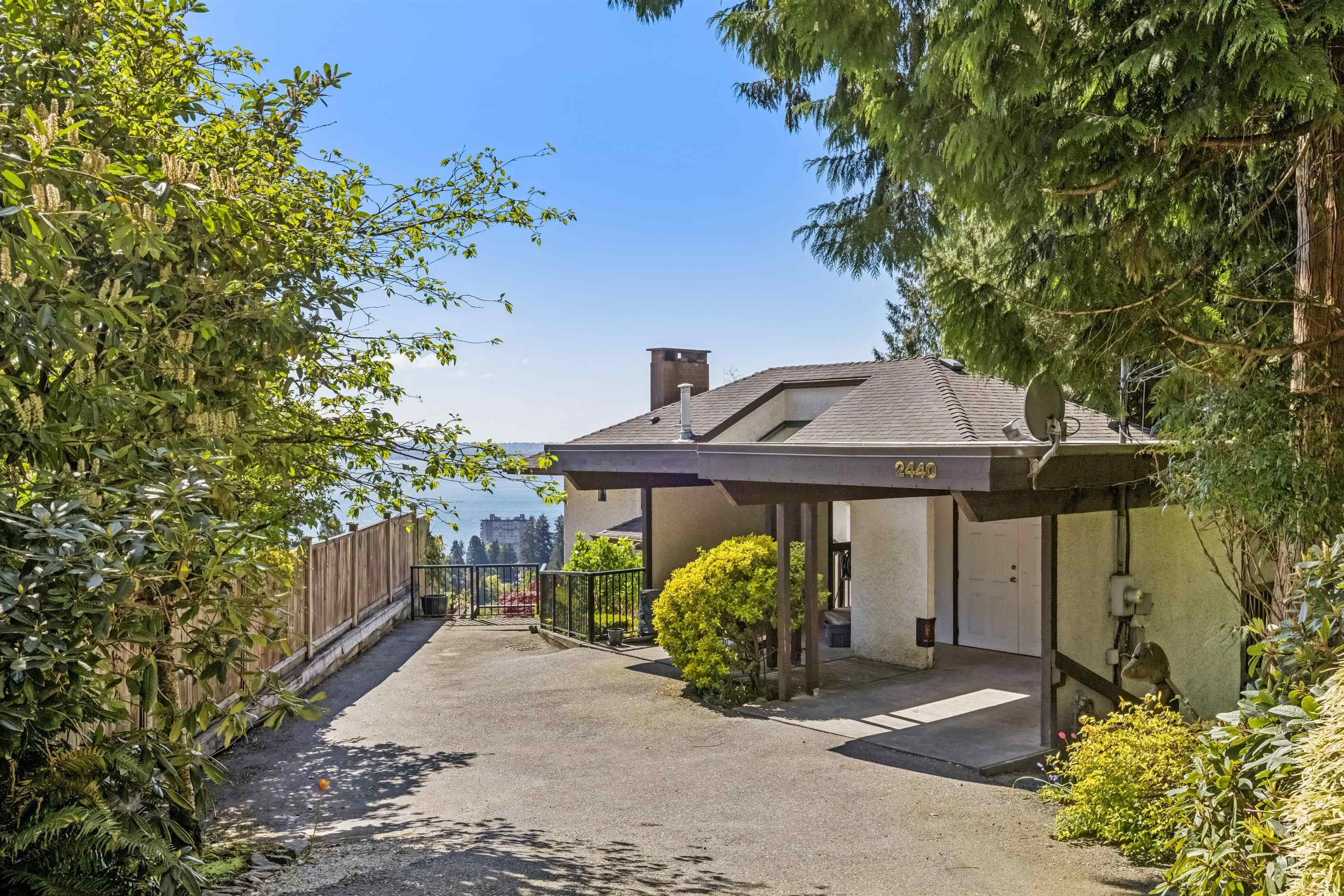 2440 Queens Avenue, West Vancouver, V7V 2Y6 — photo 3