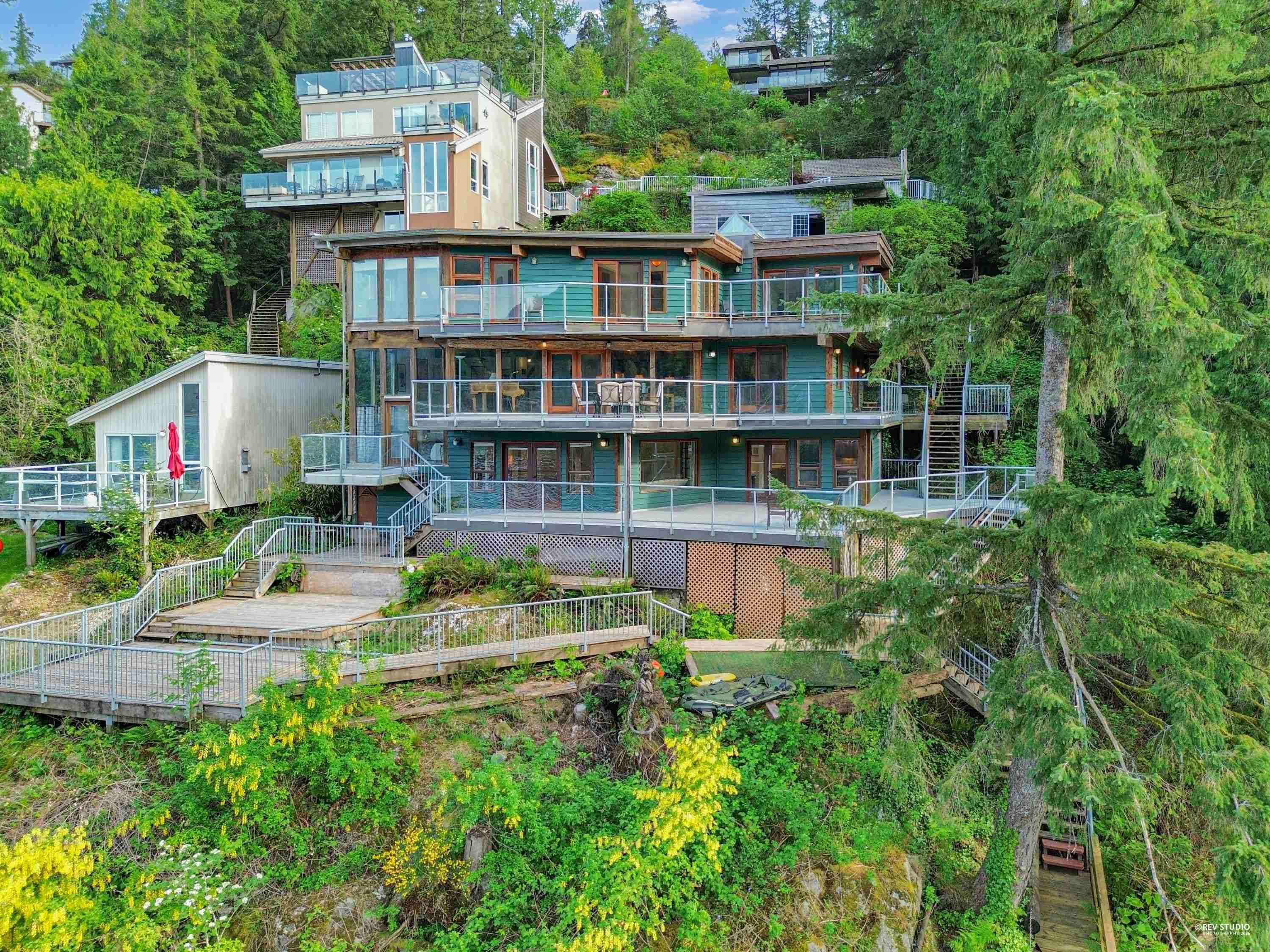 2136 Lockehaven Road, North Vancouver, V7G 1X6 — photo 2