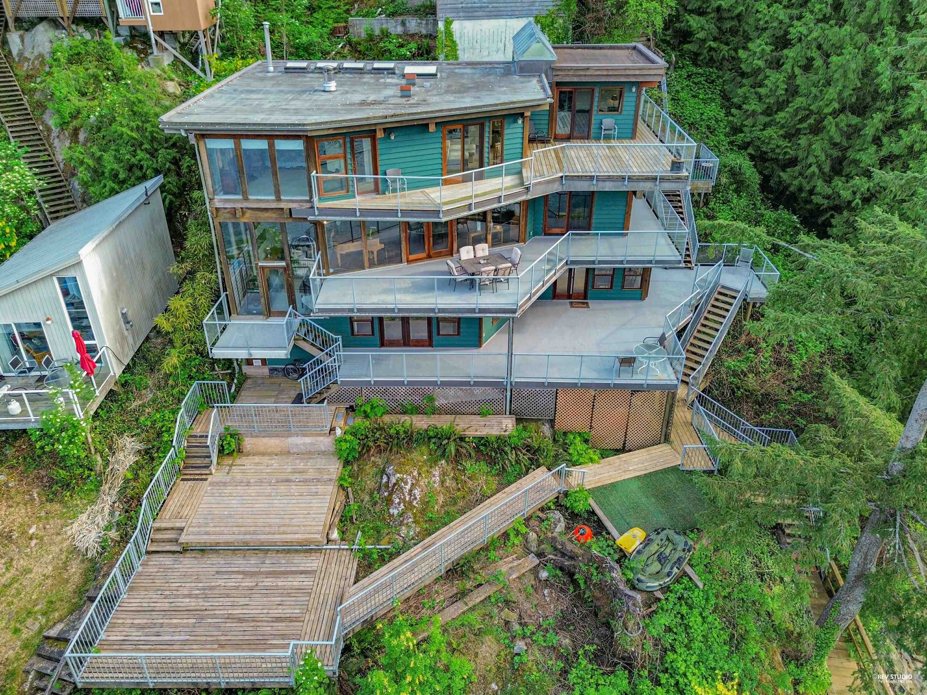2136 Lockehaven Road, North Vancouver, V7G 1X6 — photo 3