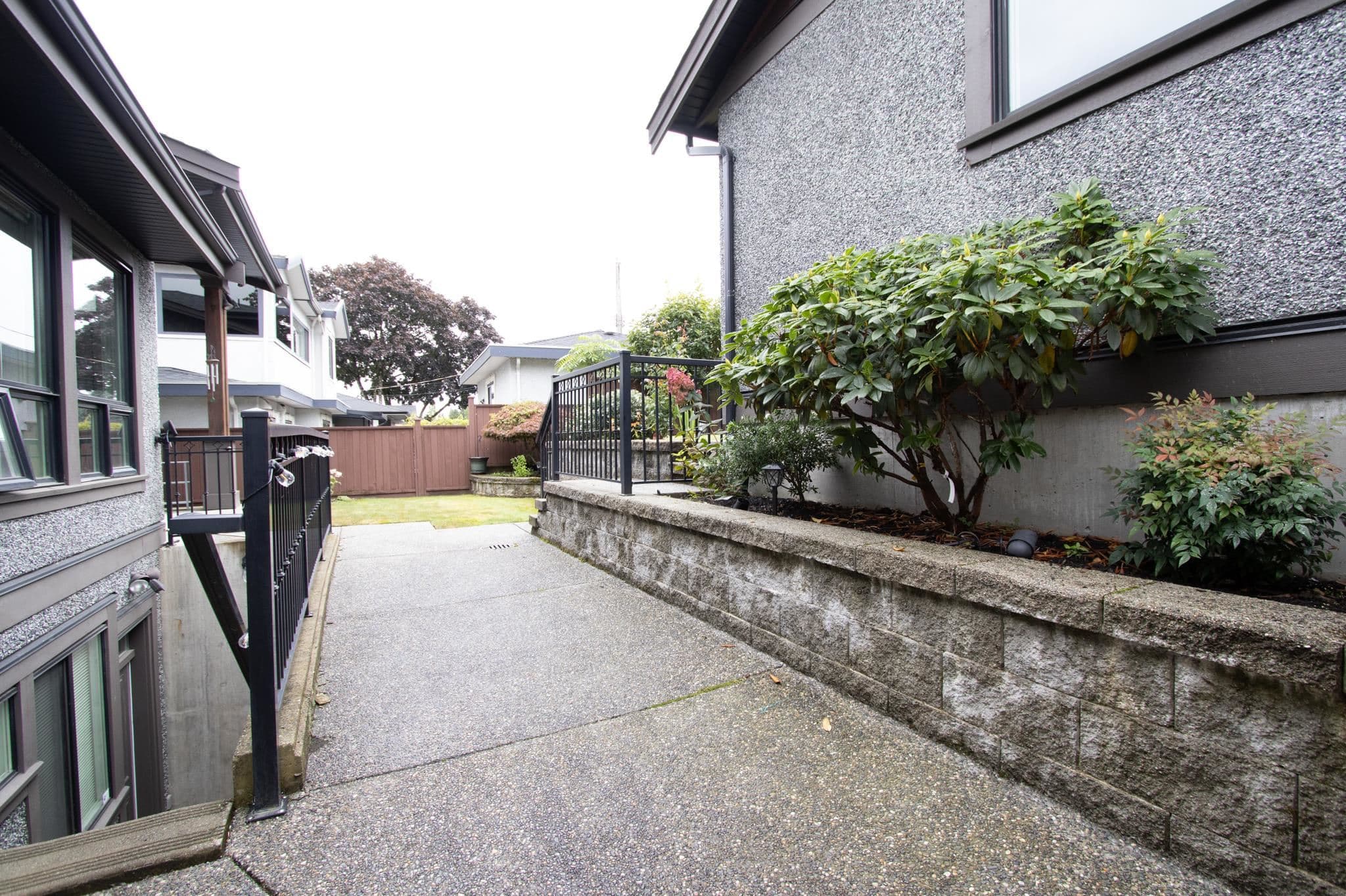 4152 Hazelwood Crescent, Burnaby, V5G 2R1 — photo 2