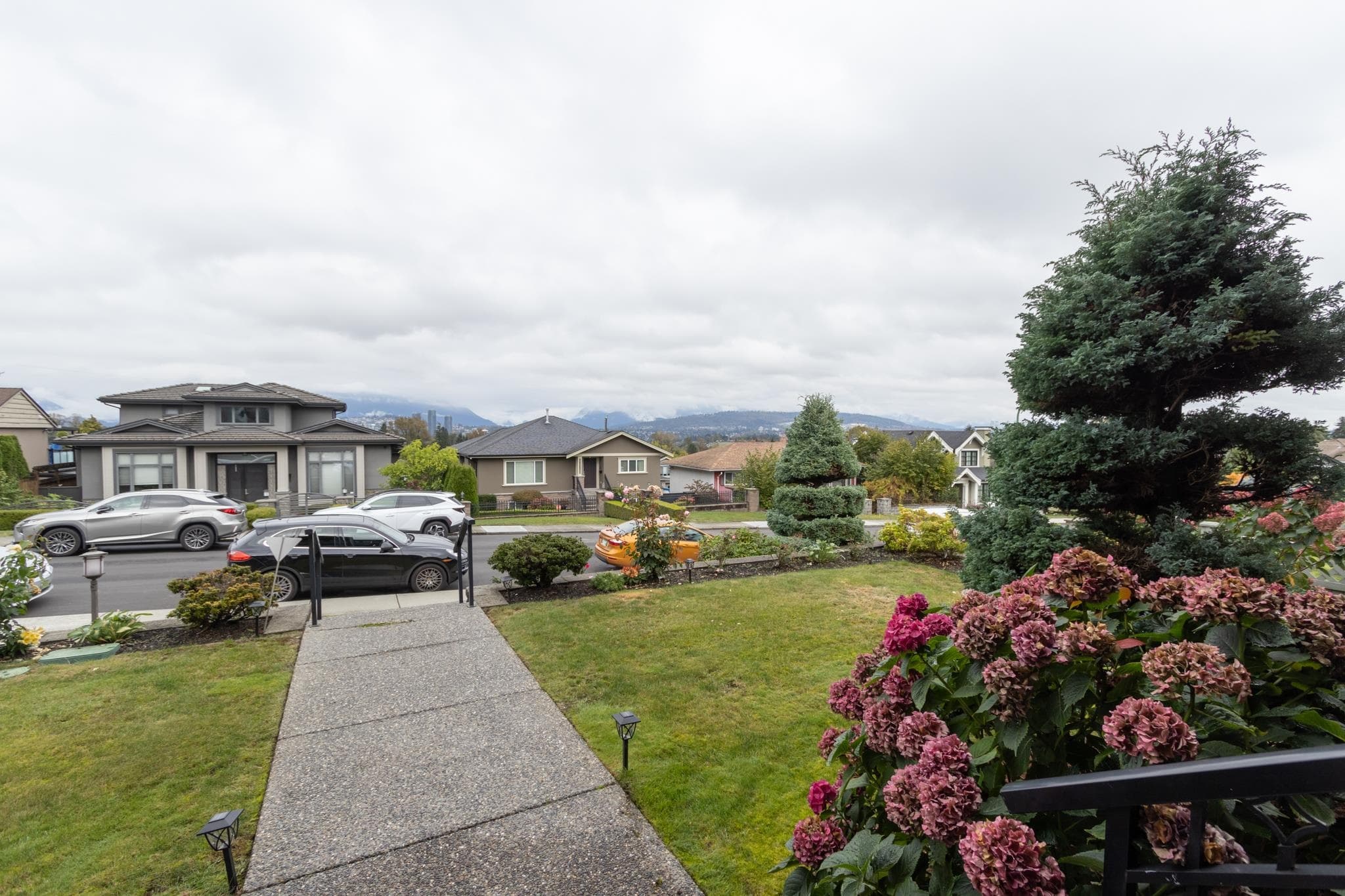 4152 Hazelwood Crescent, Burnaby, V5G 2R1 — photo 3