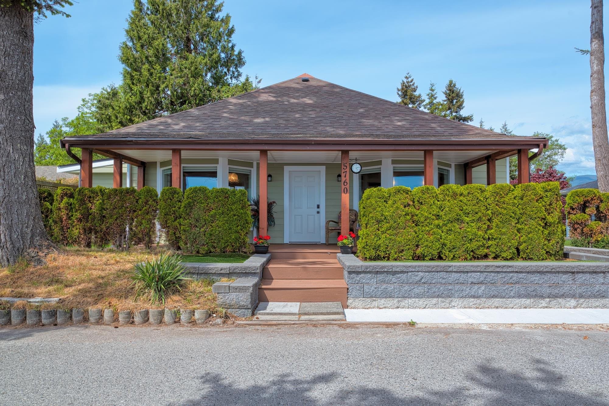 5760 Boulevard Street, Sechelt, V0N 3A0 — photo 2