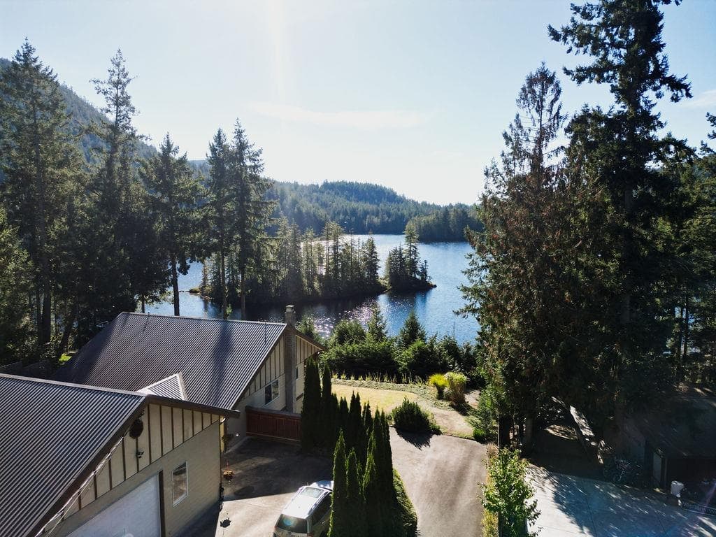 5090 Elliot Road, Garden Bay
