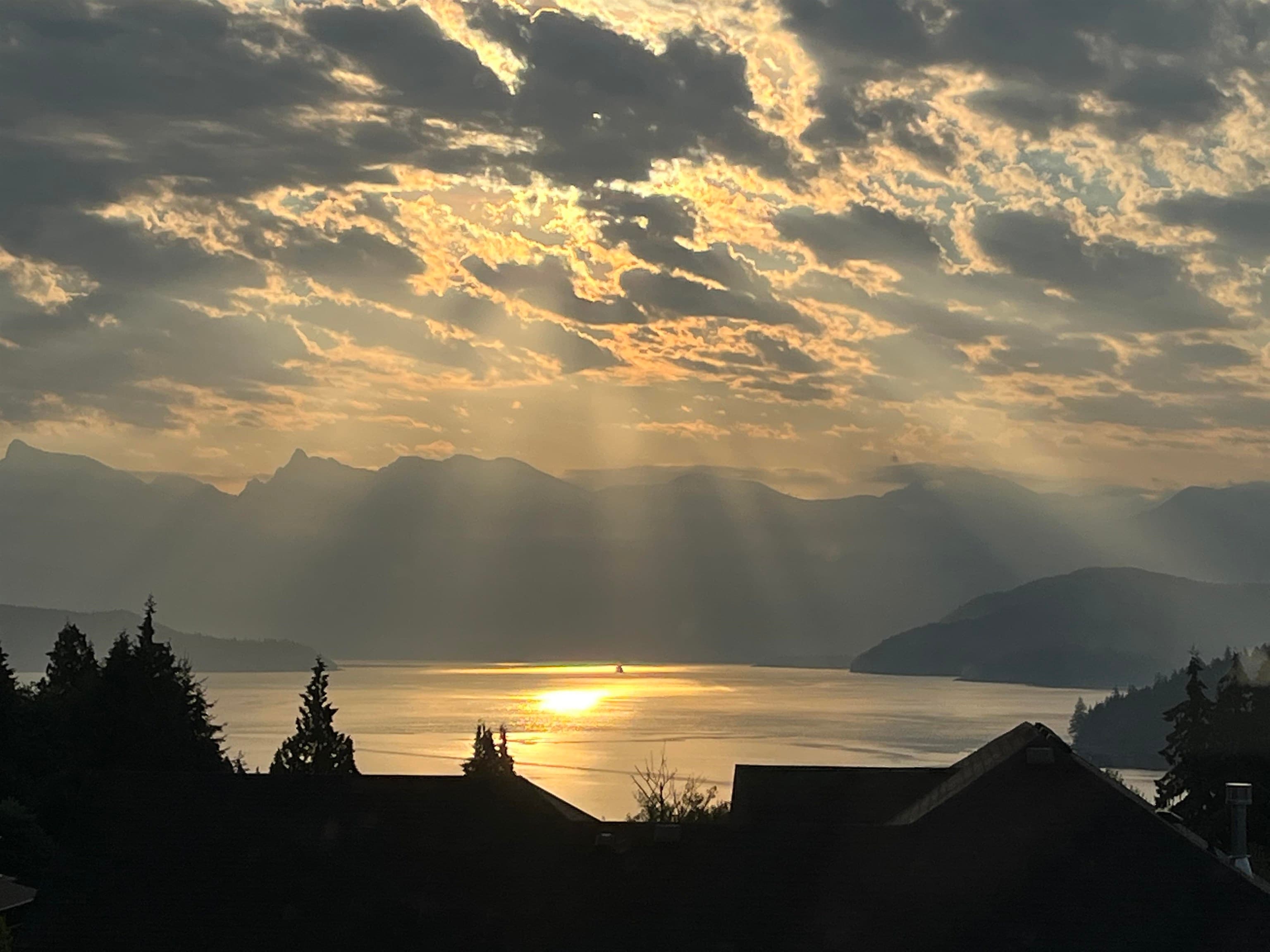 605 Woodland Avenue, Gibsons