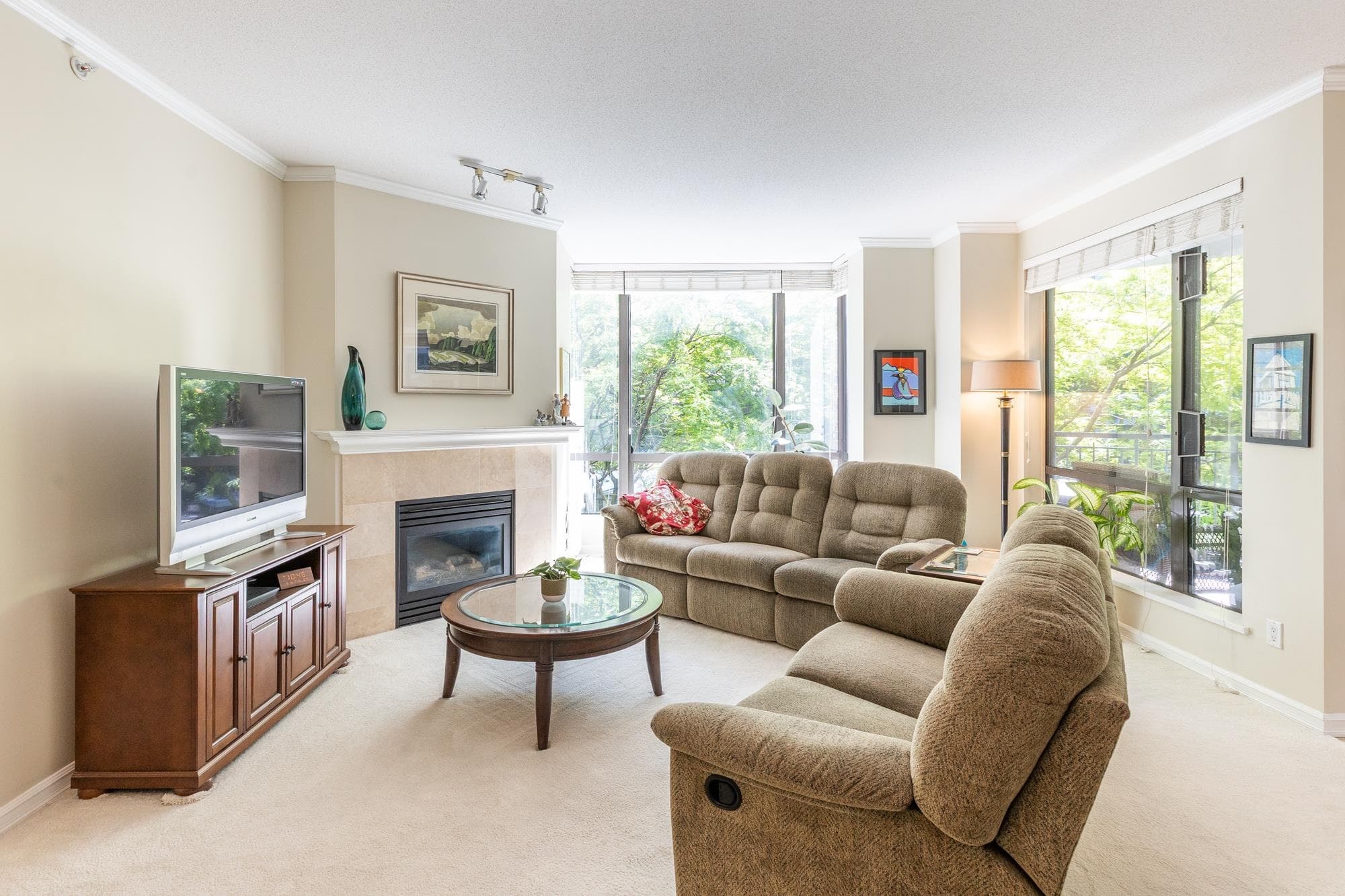 301 - 1580 Martin Street, White Rock, V4B 5M3 — photo 2