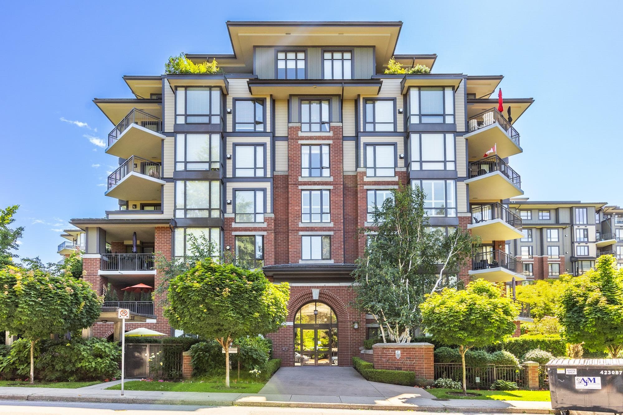 301 - 1580 Martin Street, White Rock, V4B 5M3 — photo 1
