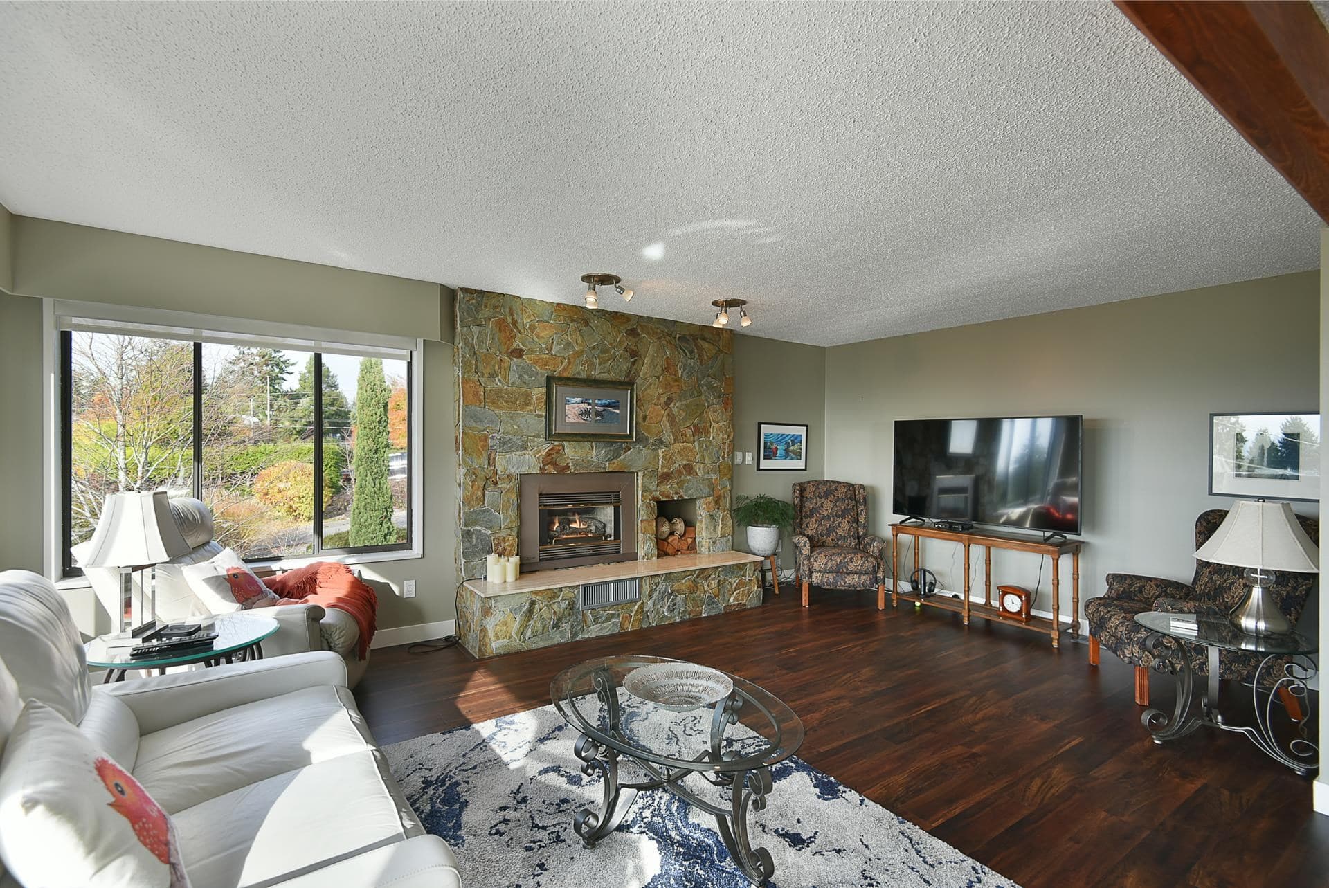 4926 Laurel Avenue, Sechelt, V7Z 0B7 — photo 2