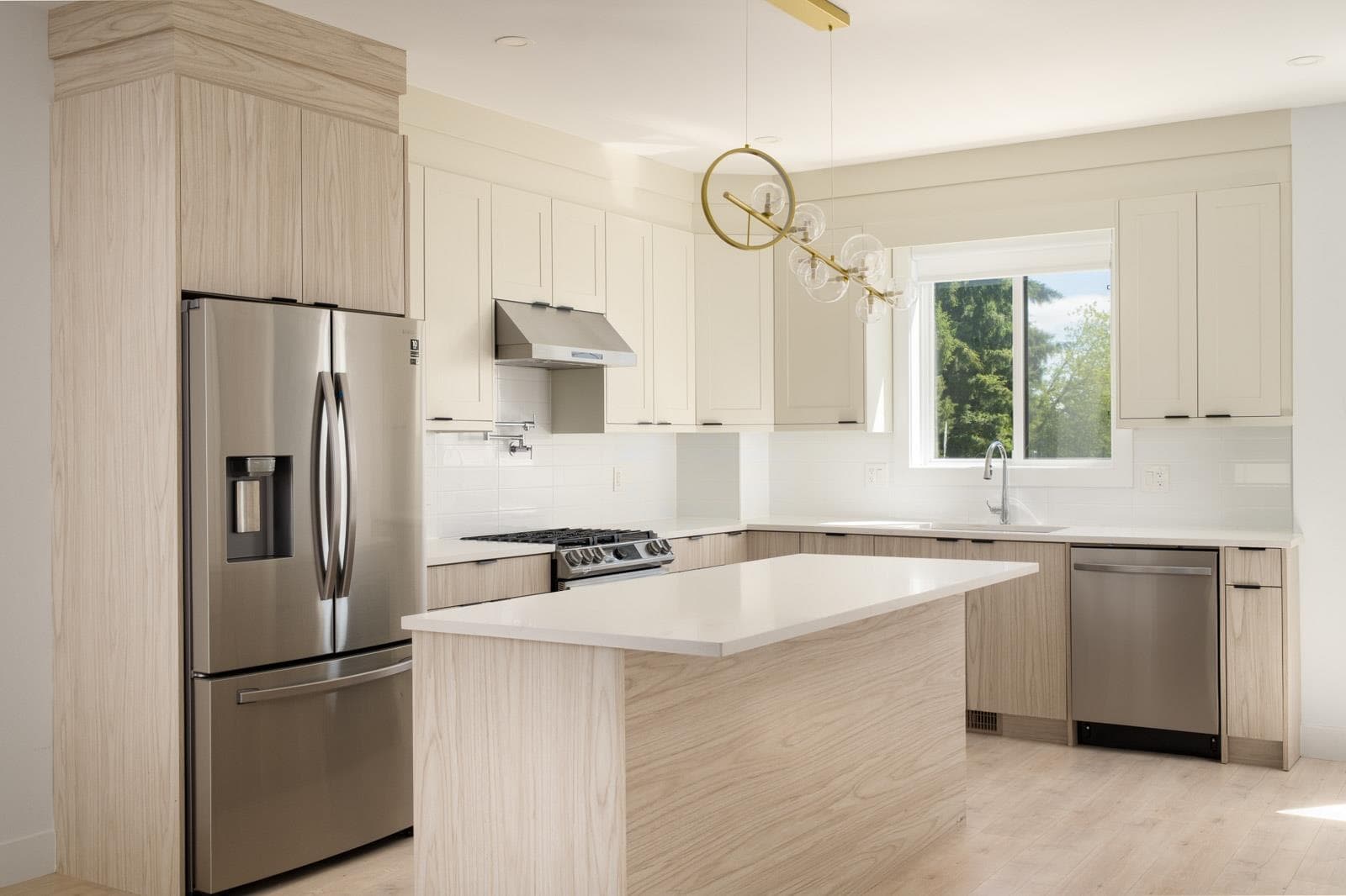 2 - 15950 Alder Place, Surrey, V4A 0C9 — photo 2