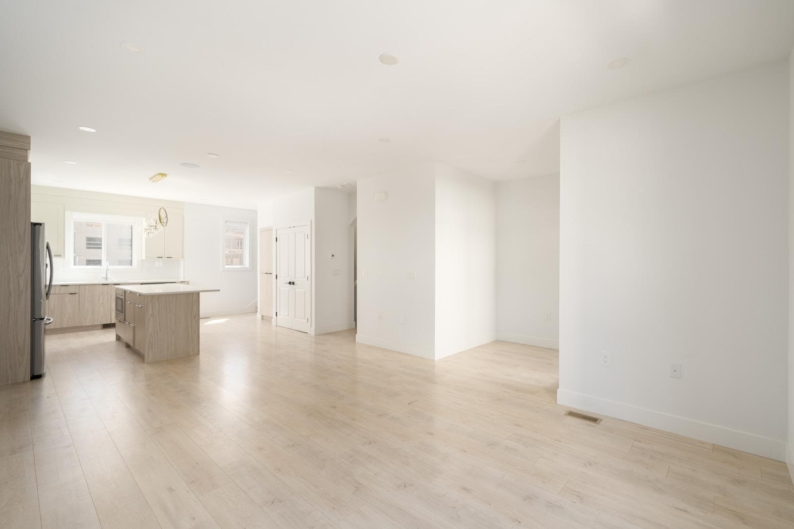 2 - 15950 Alder Place, Surrey, V4A 0C9 — photo 4
