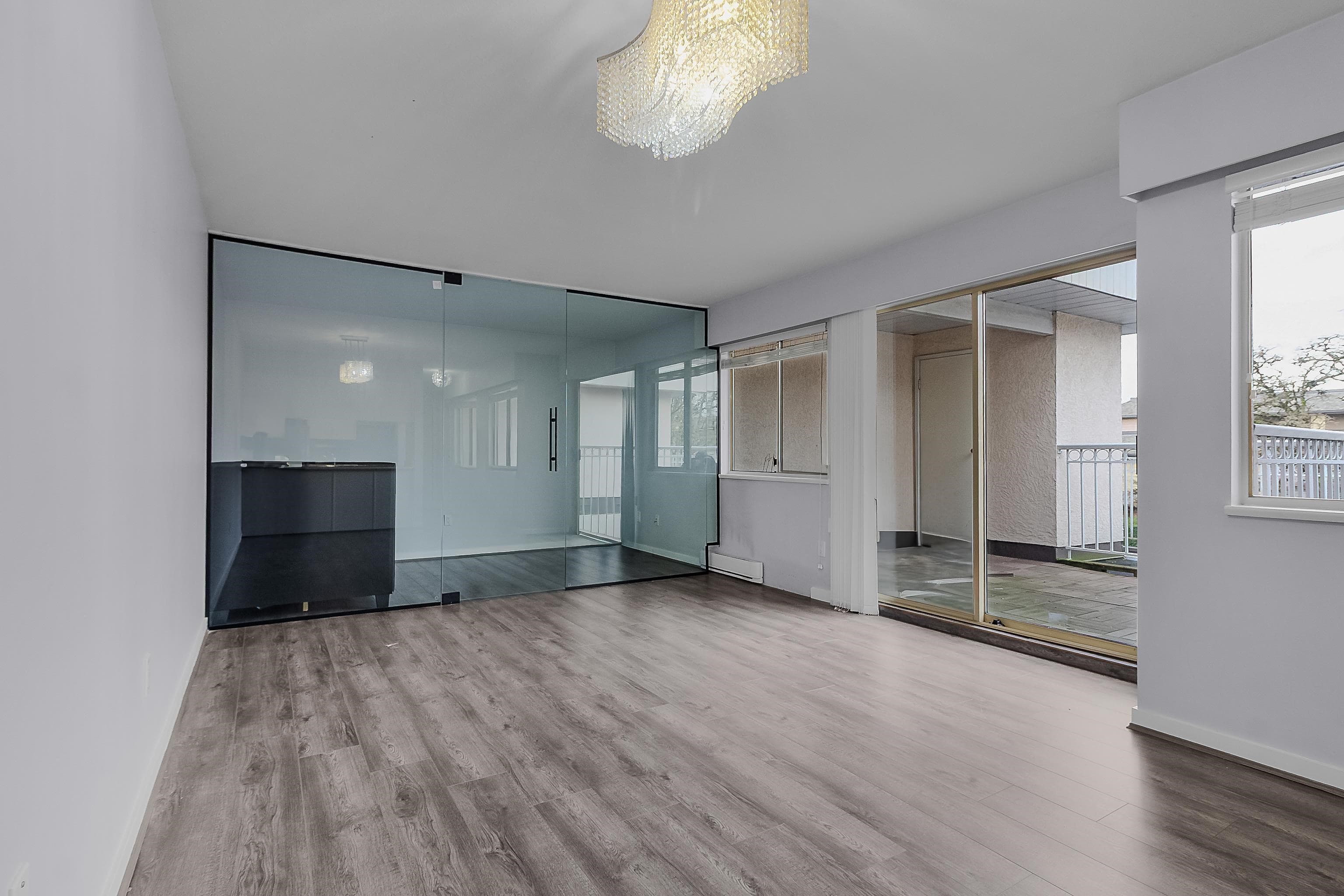 303 - 458 E 44th Avenue, Vancouver, V5W 1W3 — photo 2