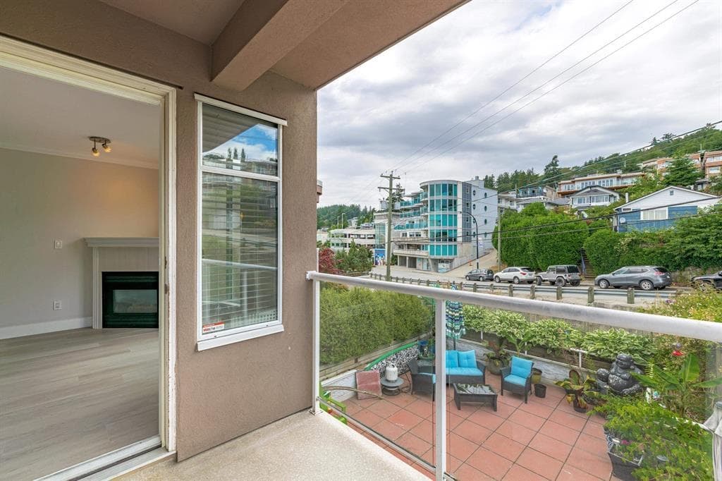 310 - 14965 Marine Drive, White Rock, V4B 1C3 — photo 2