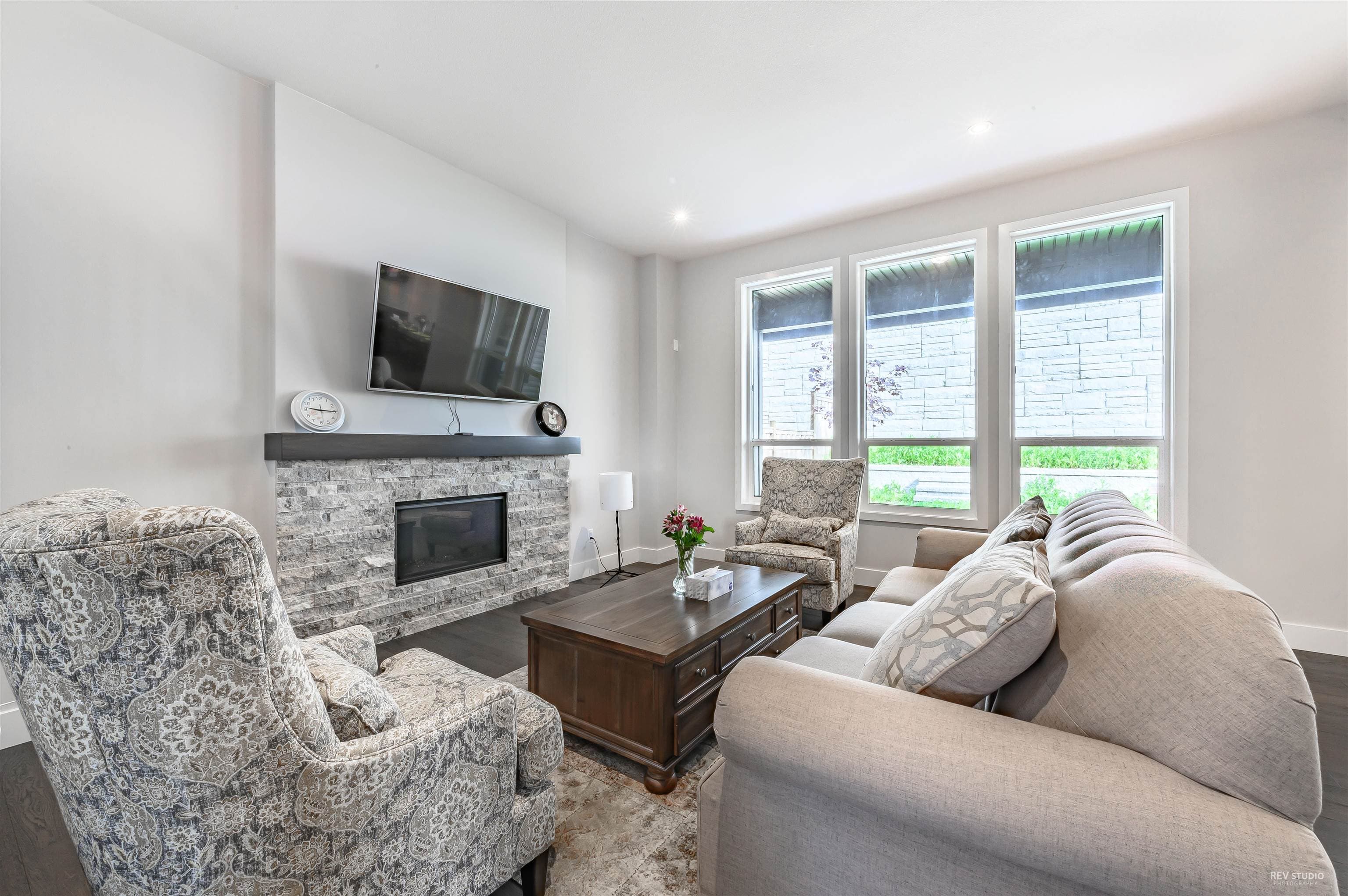 3565 Sheffield Avenue, Coquitlam, V3E 0M4 — photo 3
