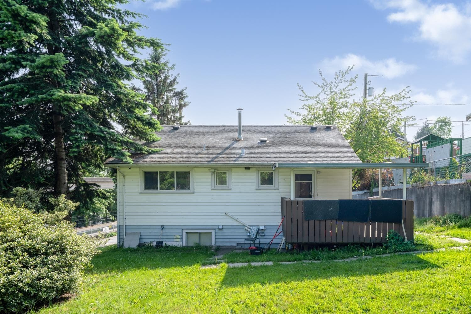 525 Sixteenth Street, New Westminster