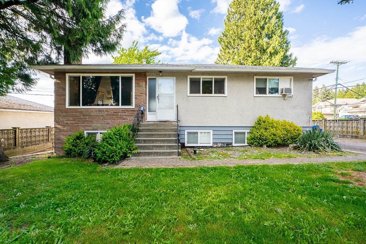 11191 90 Avenue, Surrey