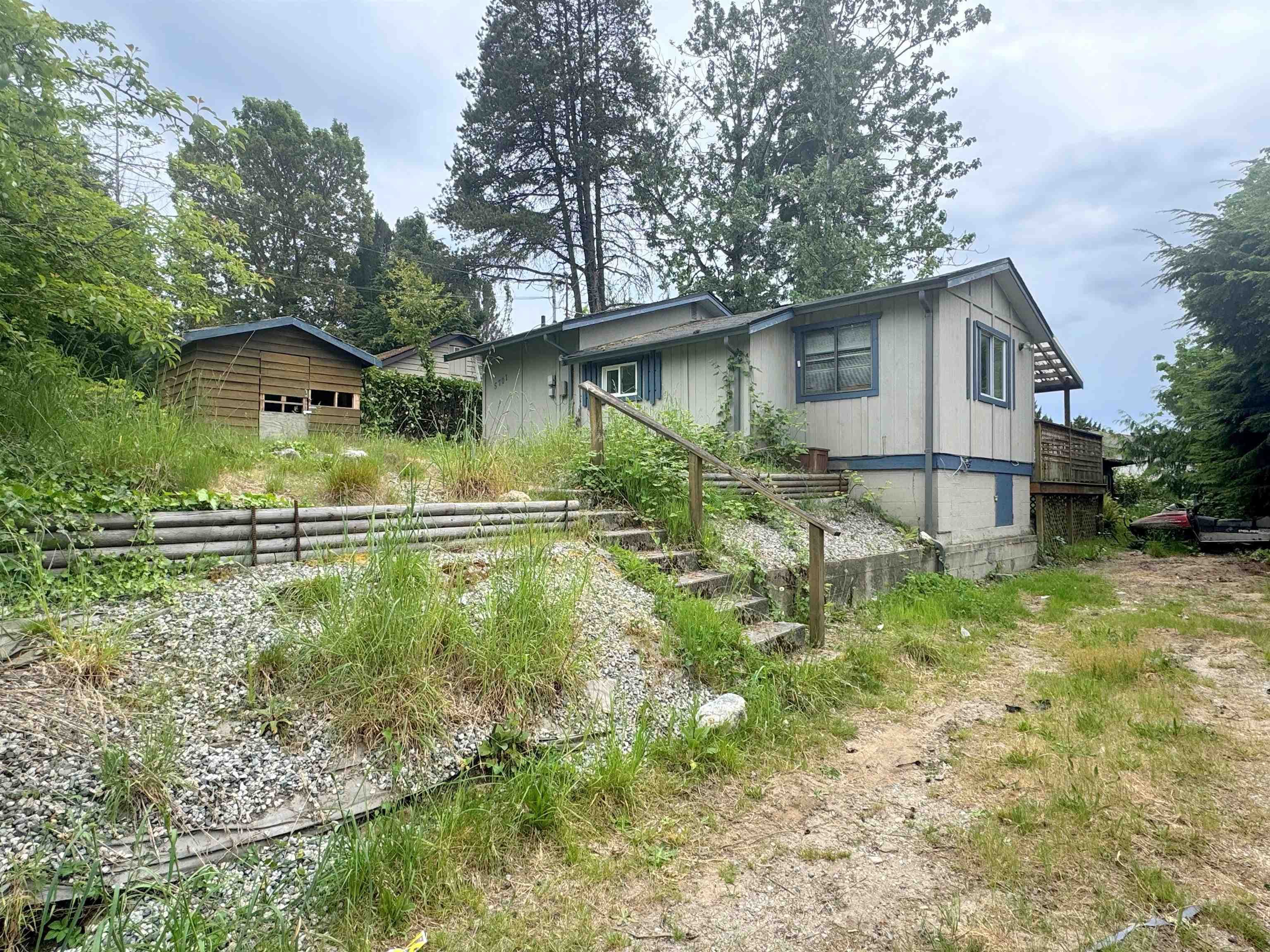 5701 Wharf Road, Sechelt