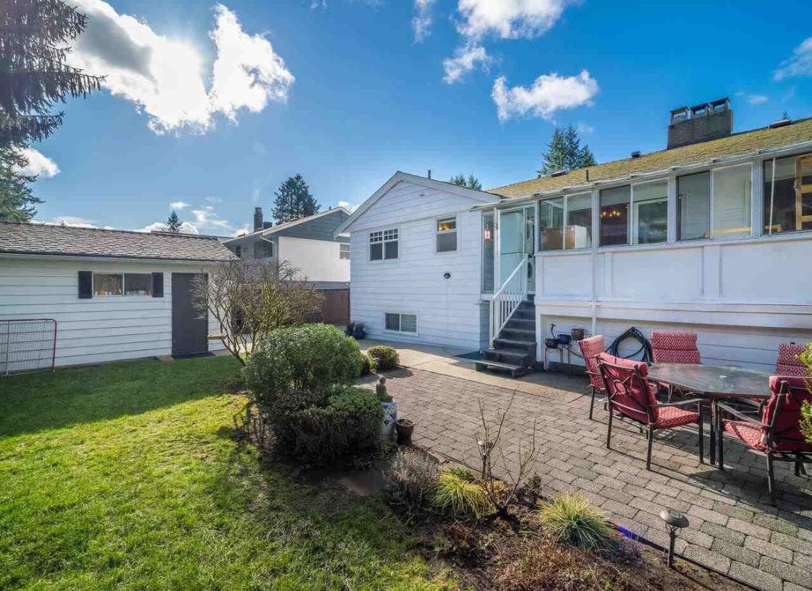 1090 Ruthina Avenue, North Vancouver, V7R 2E6 — photo 2