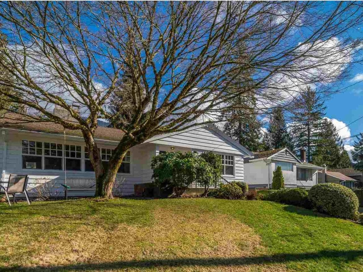 1090 Ruthina Avenue, North Vancouver
