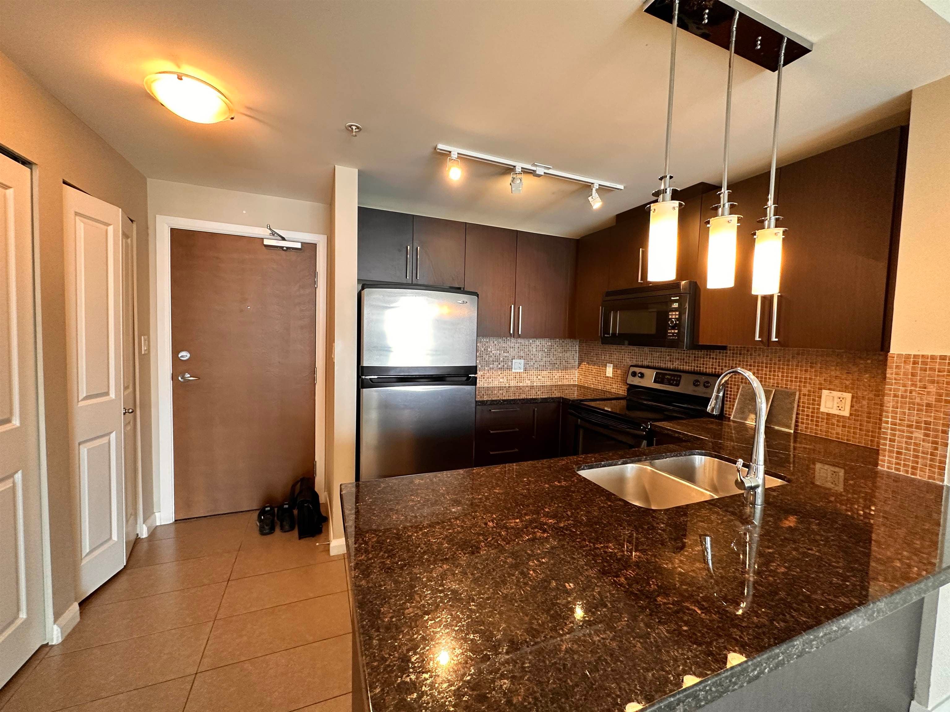 2307 - 888 Carnarvon Street, New Westminster, V3M 0C6 — photo 2