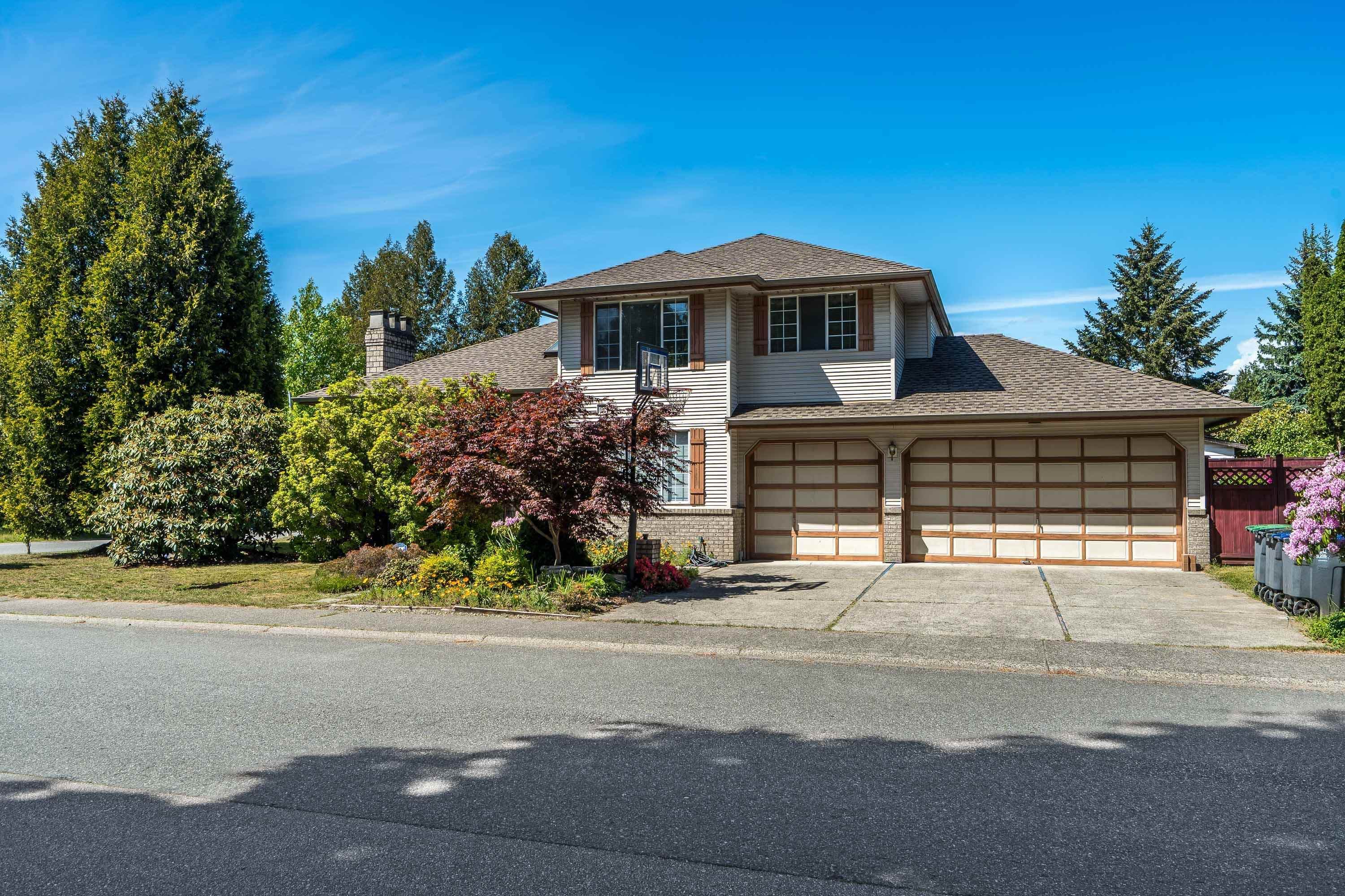 15911 111 Avenue, Surrey, V4N 1C8 — photo 1