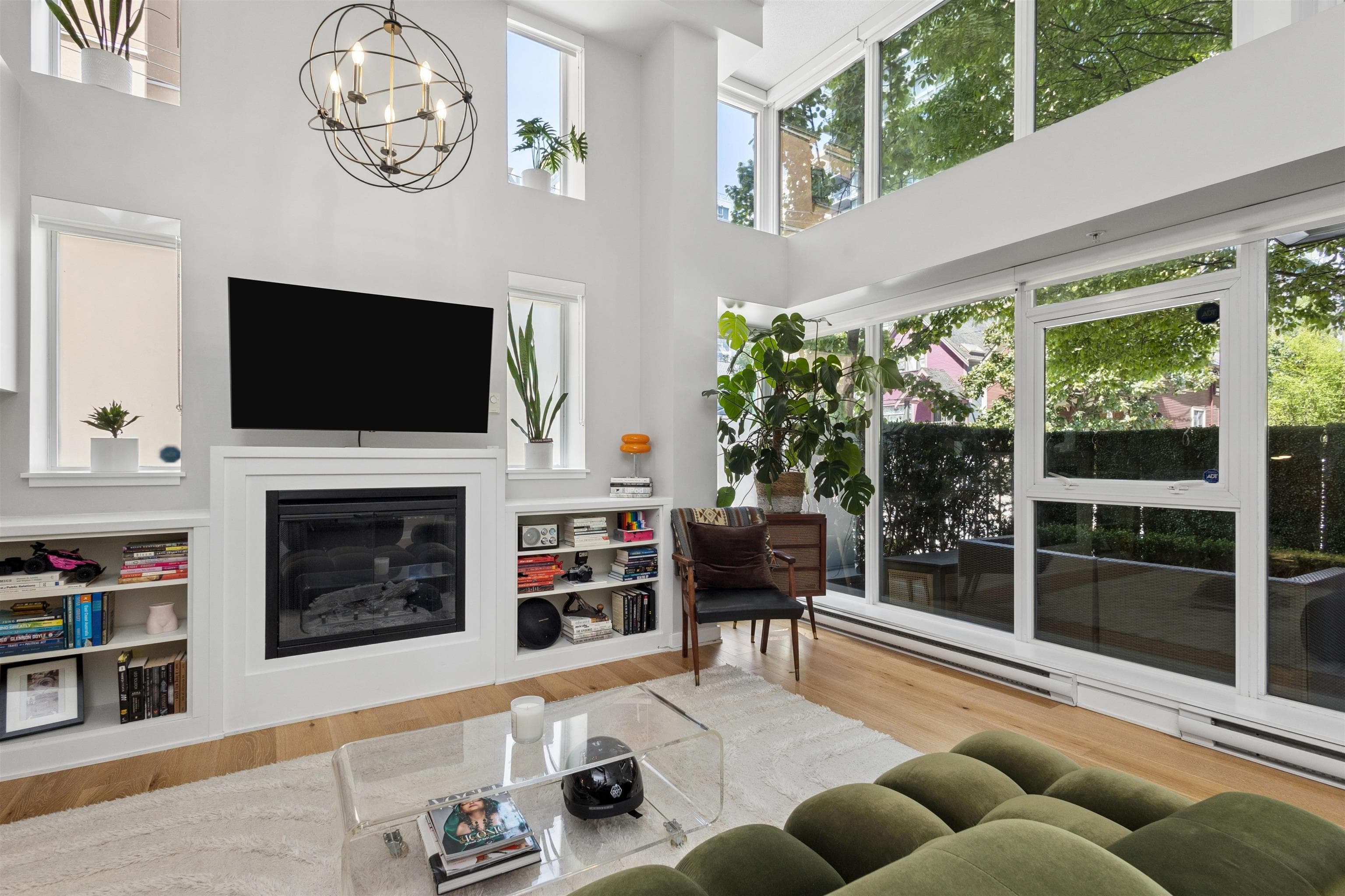 428 Helmcken Street, Vancouver, V6B 0B1 — photo 2