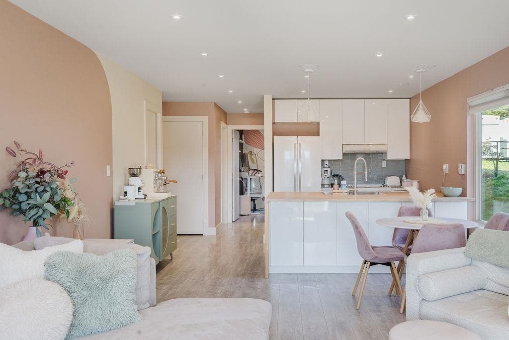 1 - 622 Farnham Road, Gibsons