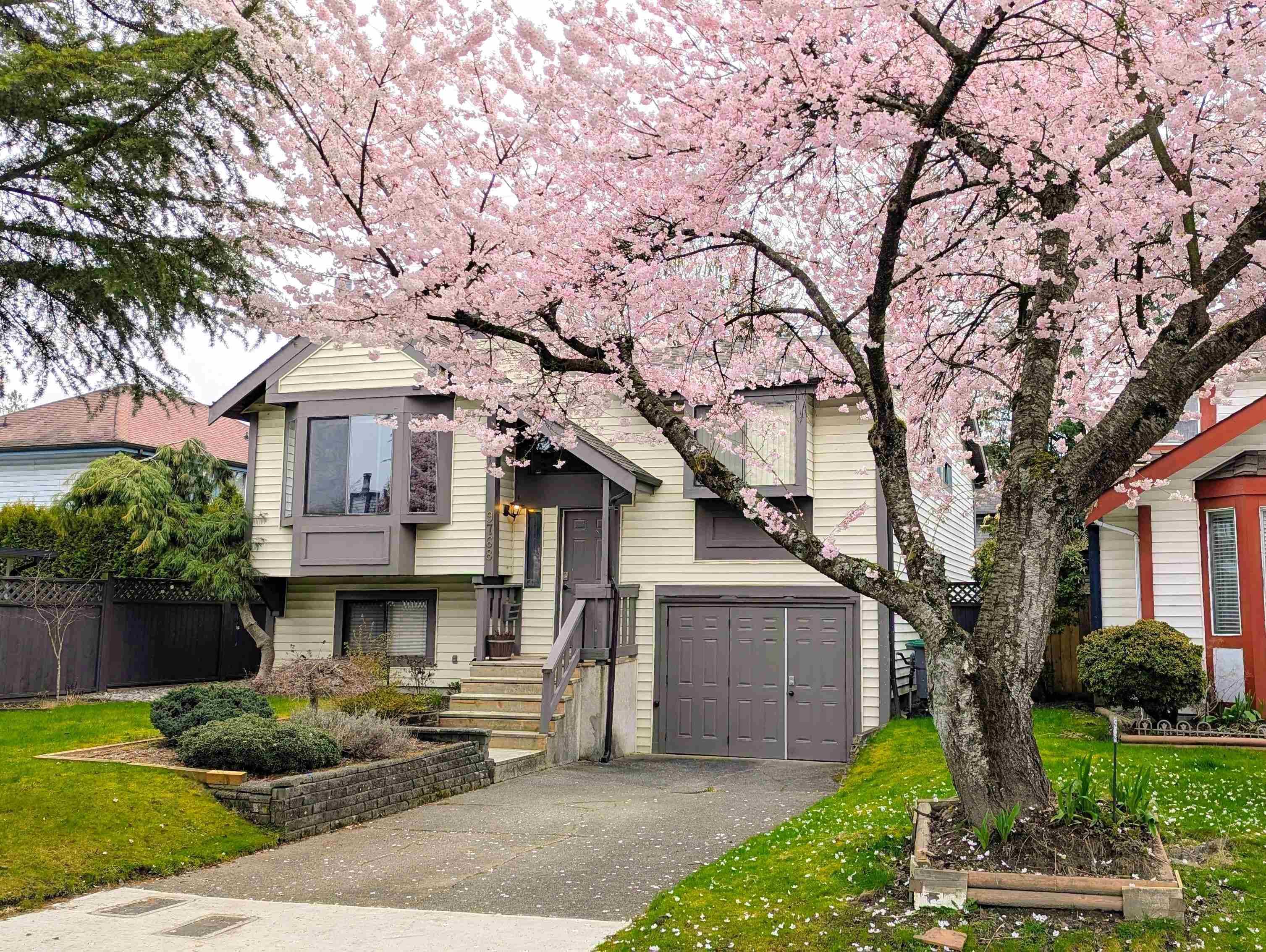 9768 151a Street, Surrey, V3R 8W8 — photo 3