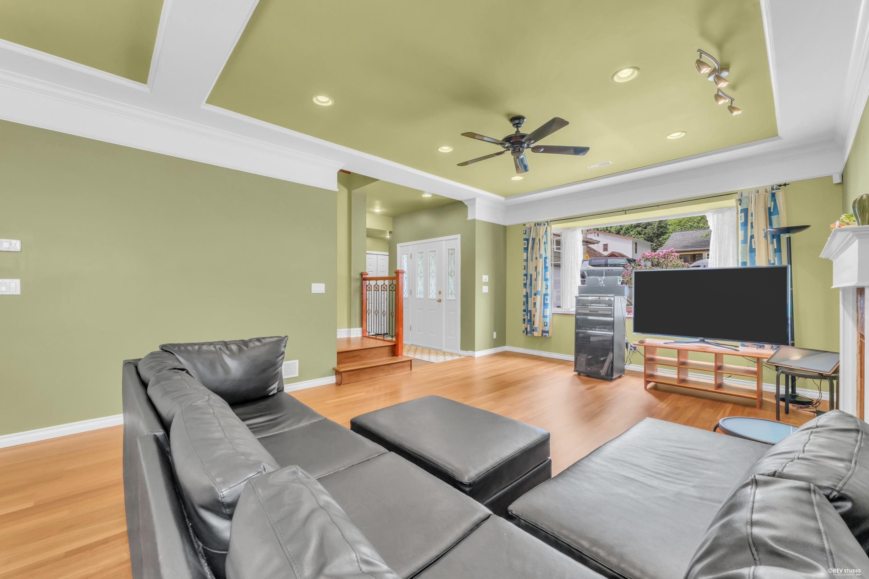 4317 Cliffmont Road, North Vancouver, V7G 1J6 — photo 3