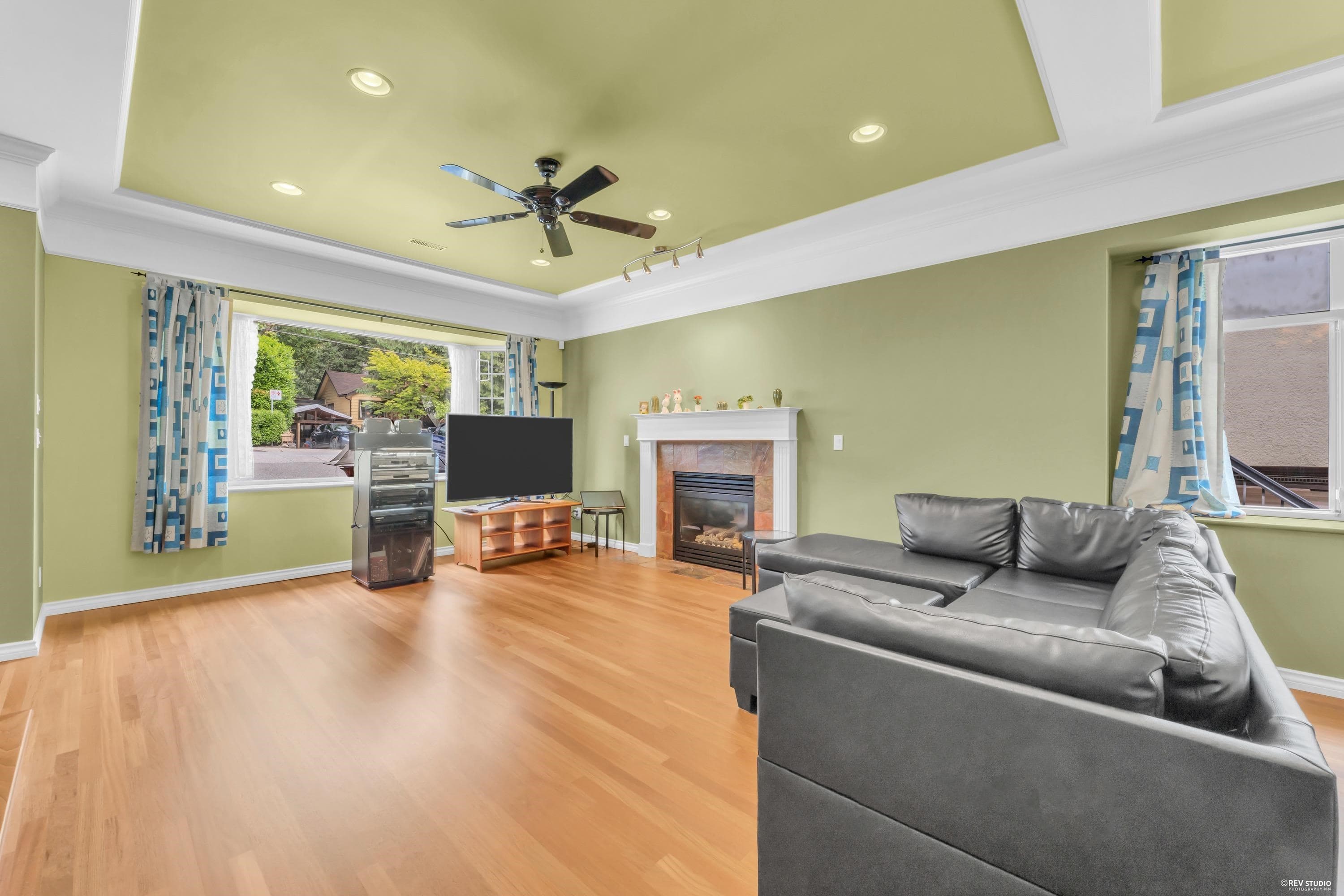 4317 Cliffmont Road, North Vancouver, V7G 1J6 — photo 5
