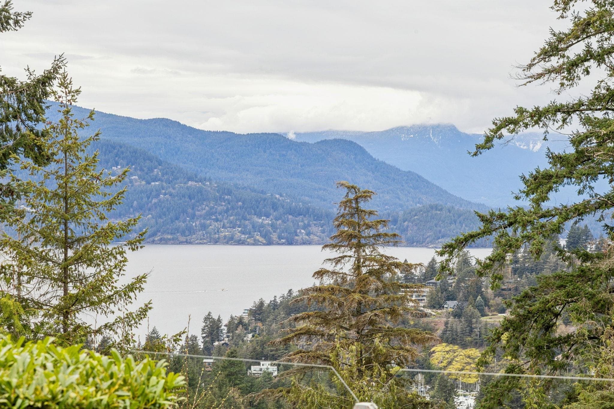 5180 Meadfeild Road, West Vancouver, V7W 3B8 — photo 2