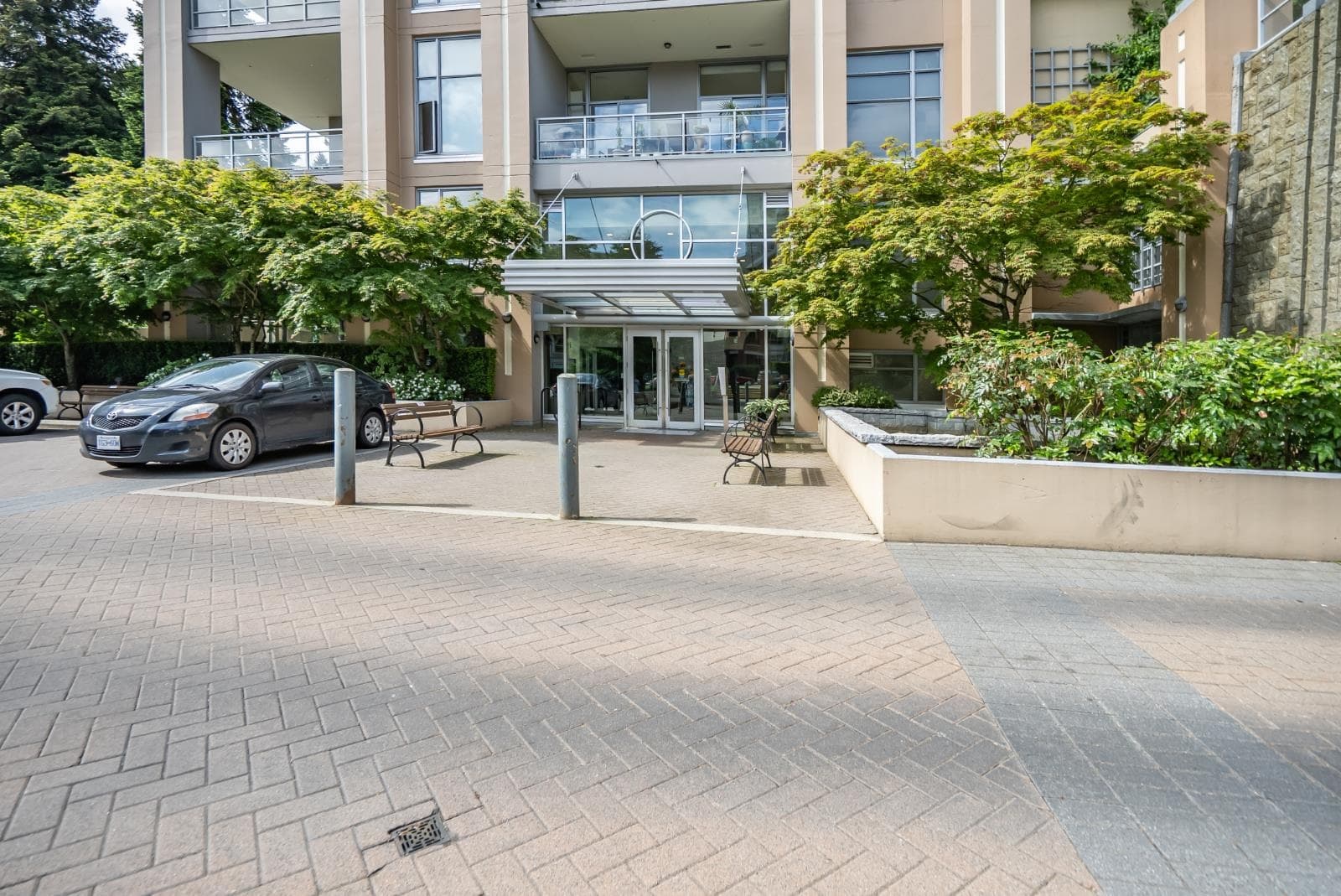 301 - 280 Ross Drive, New Westminster, V3L 0C2 — photo 2