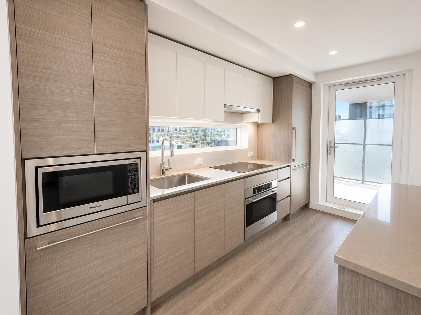 803 - 13615 Fraser Highway, Surrey, V3T 0P7 — photo 4