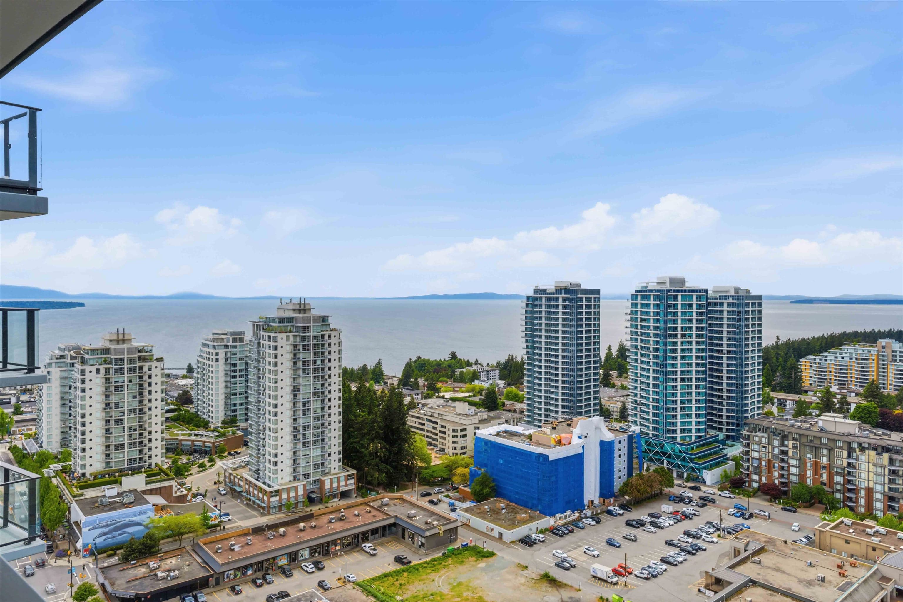 2406 - 1588 Johnston Road, Surrey