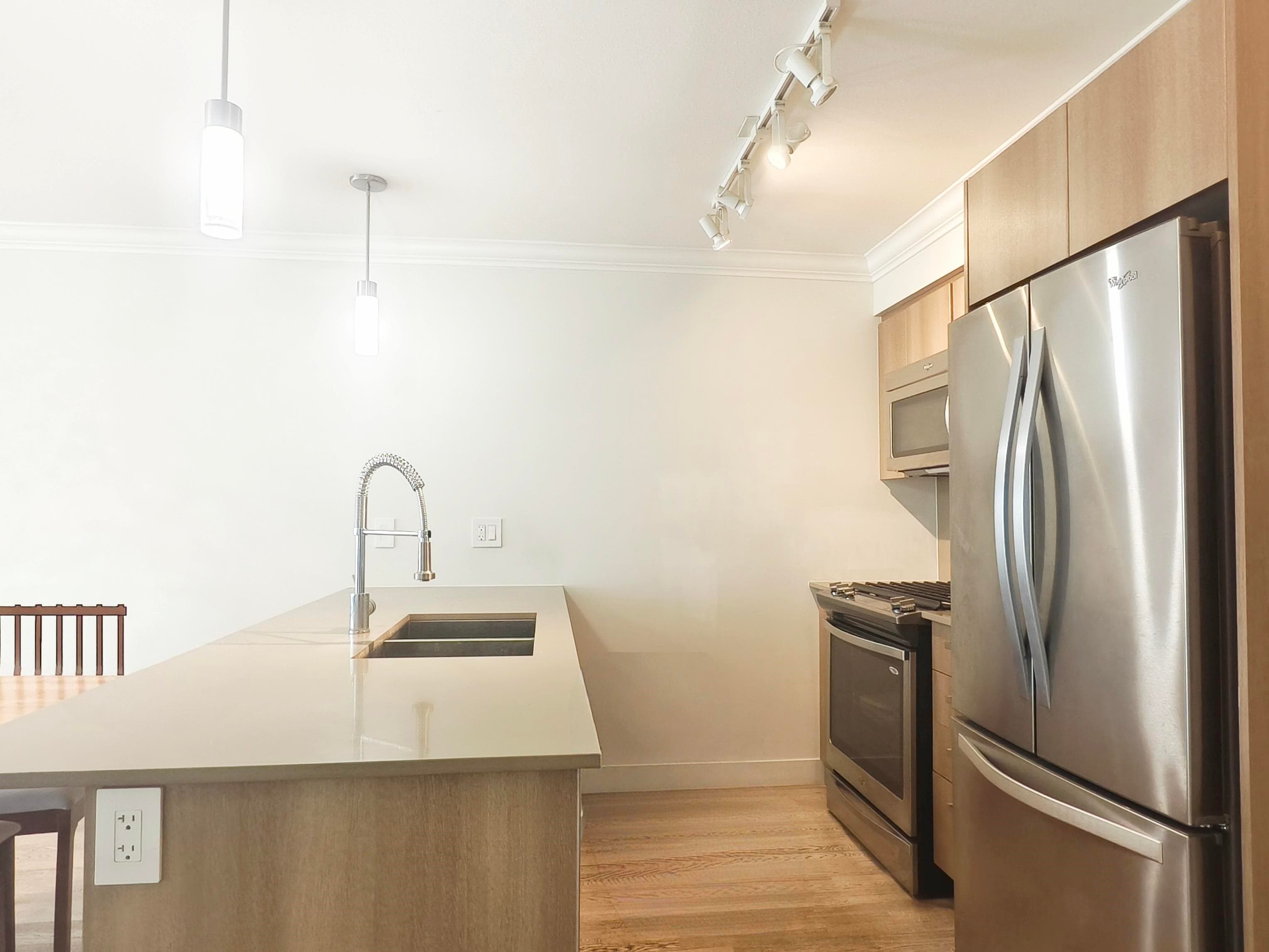 209 - 7058 14th Avenue, Burnaby, V3N 0E6 — photo 3