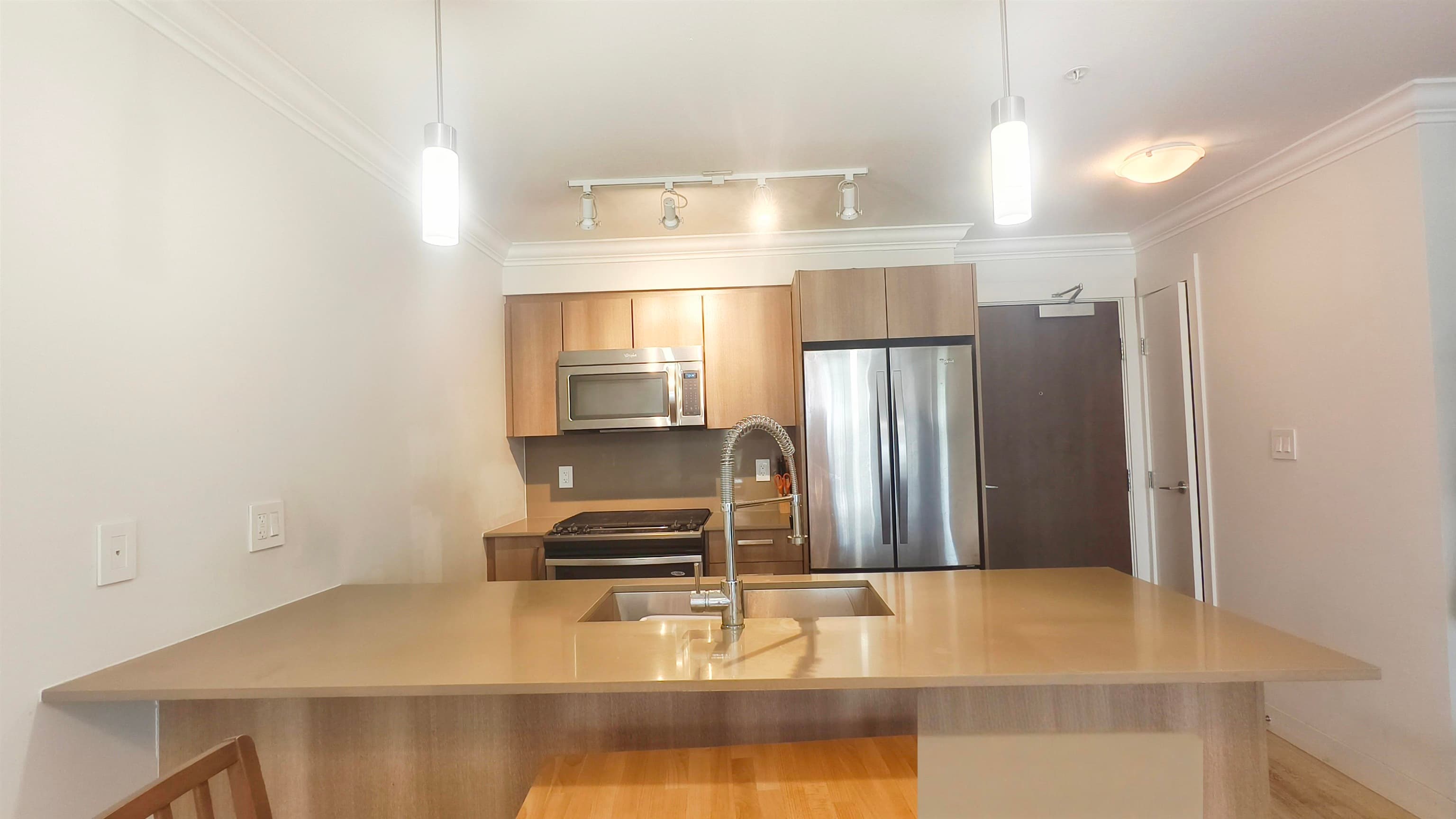 209 - 7058 14th Avenue, Burnaby, V3N 0E6 — photo 5