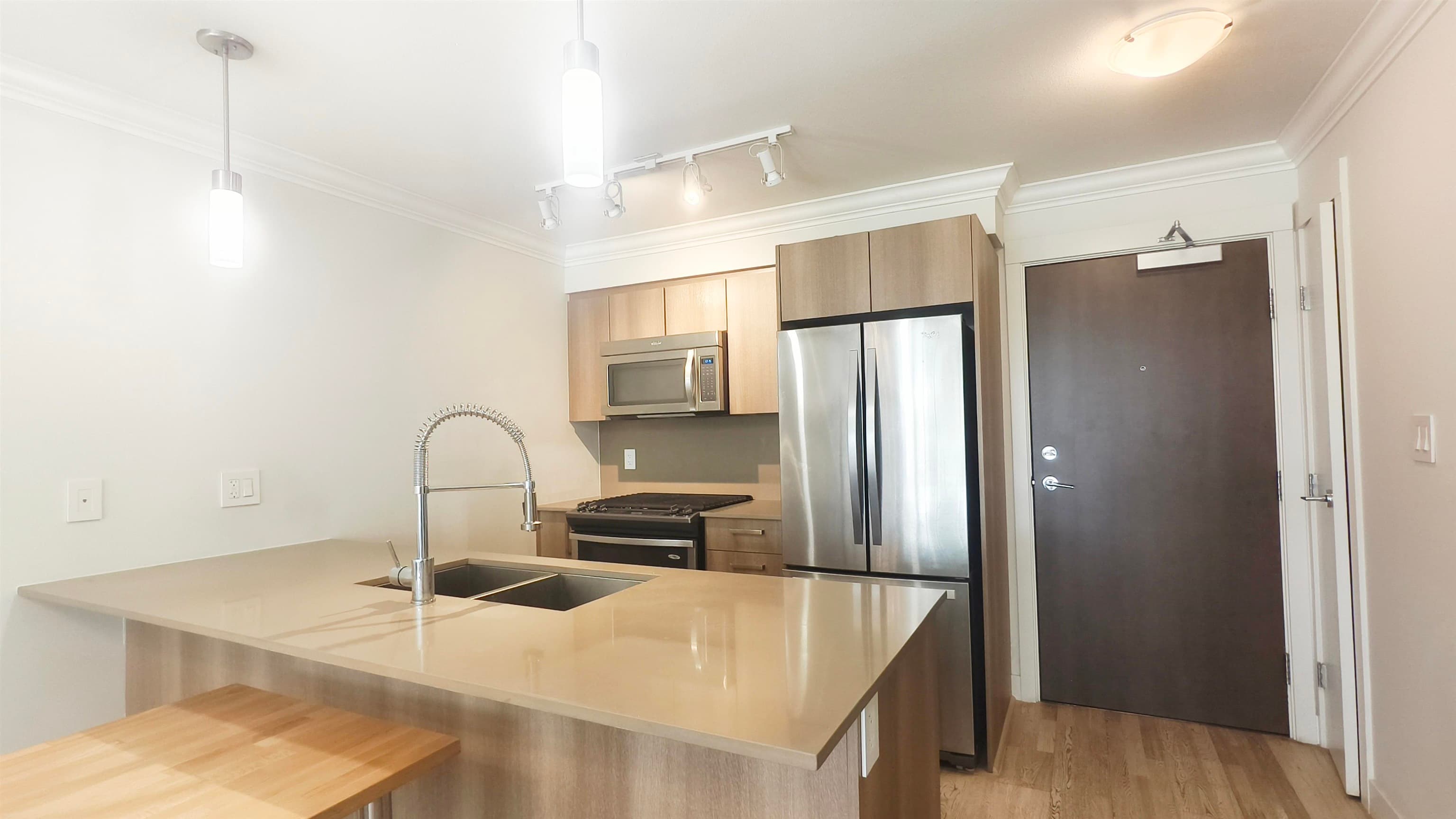 209 - 7058 14th Avenue, Burnaby, V3N 0E6 — photo 4