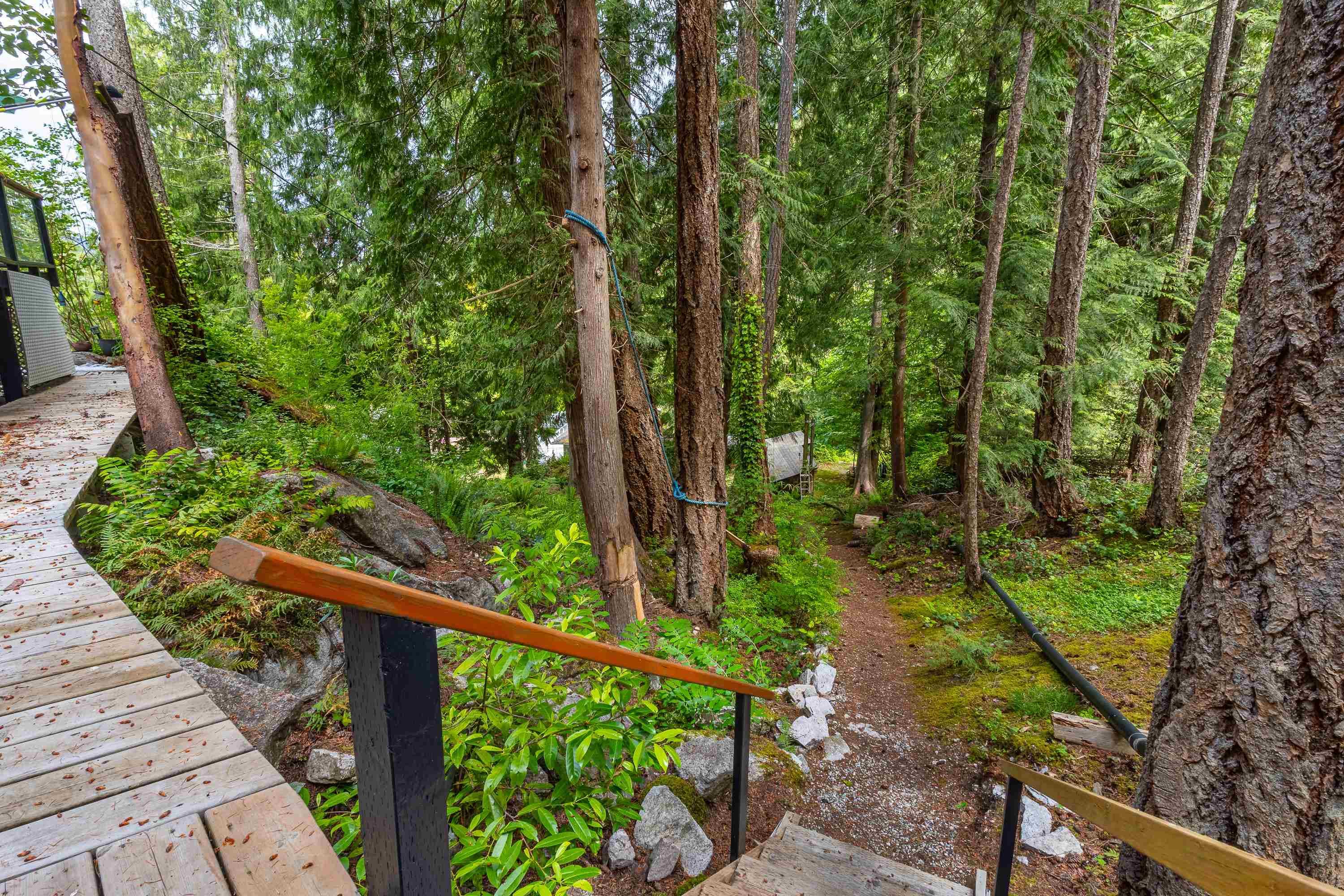 7536 Islets Place, Sechelt, V7Z 0C5 — photo 2