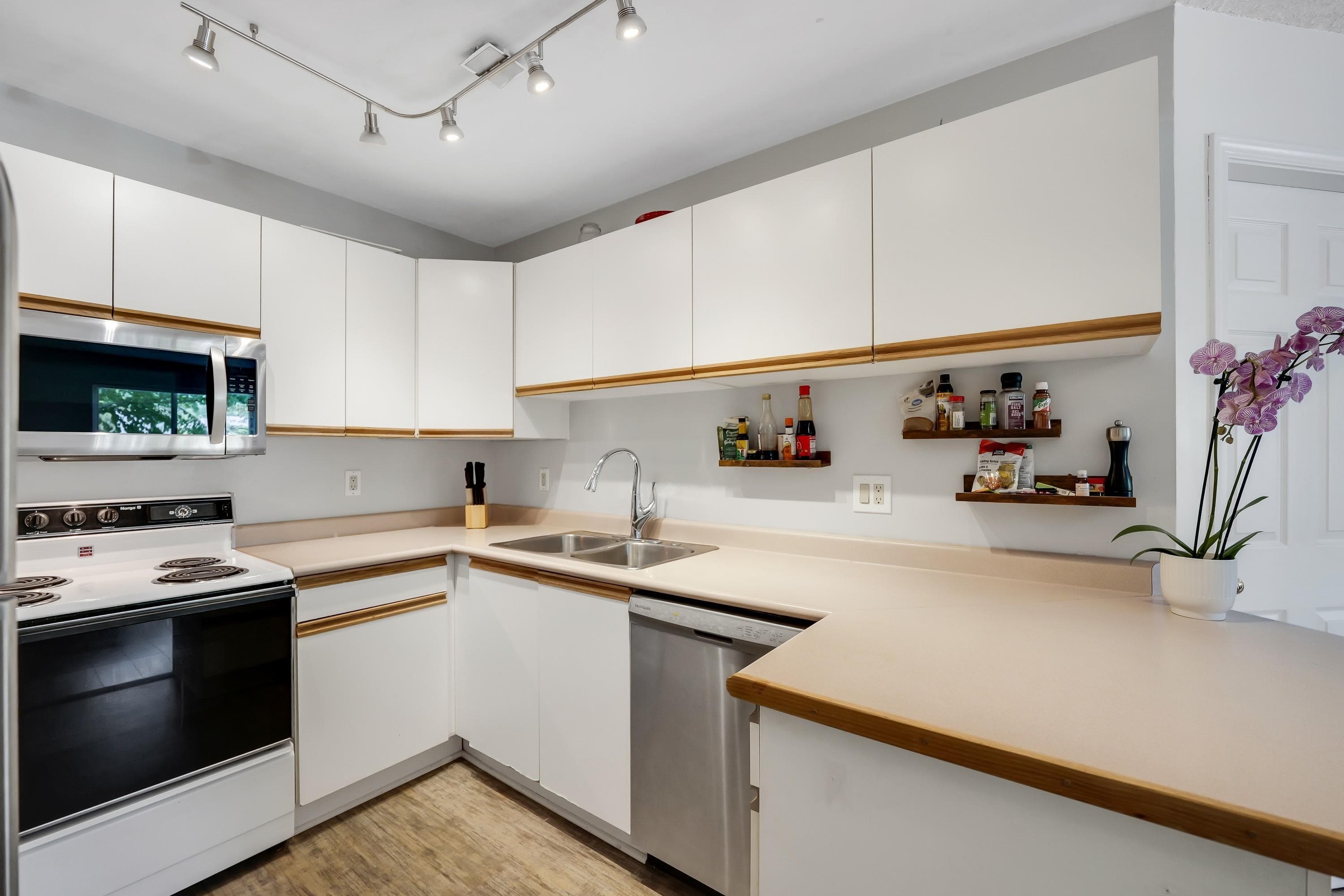 201B - 40120 Willow Crescent, Squamish, V8B 0L7 — photo 5