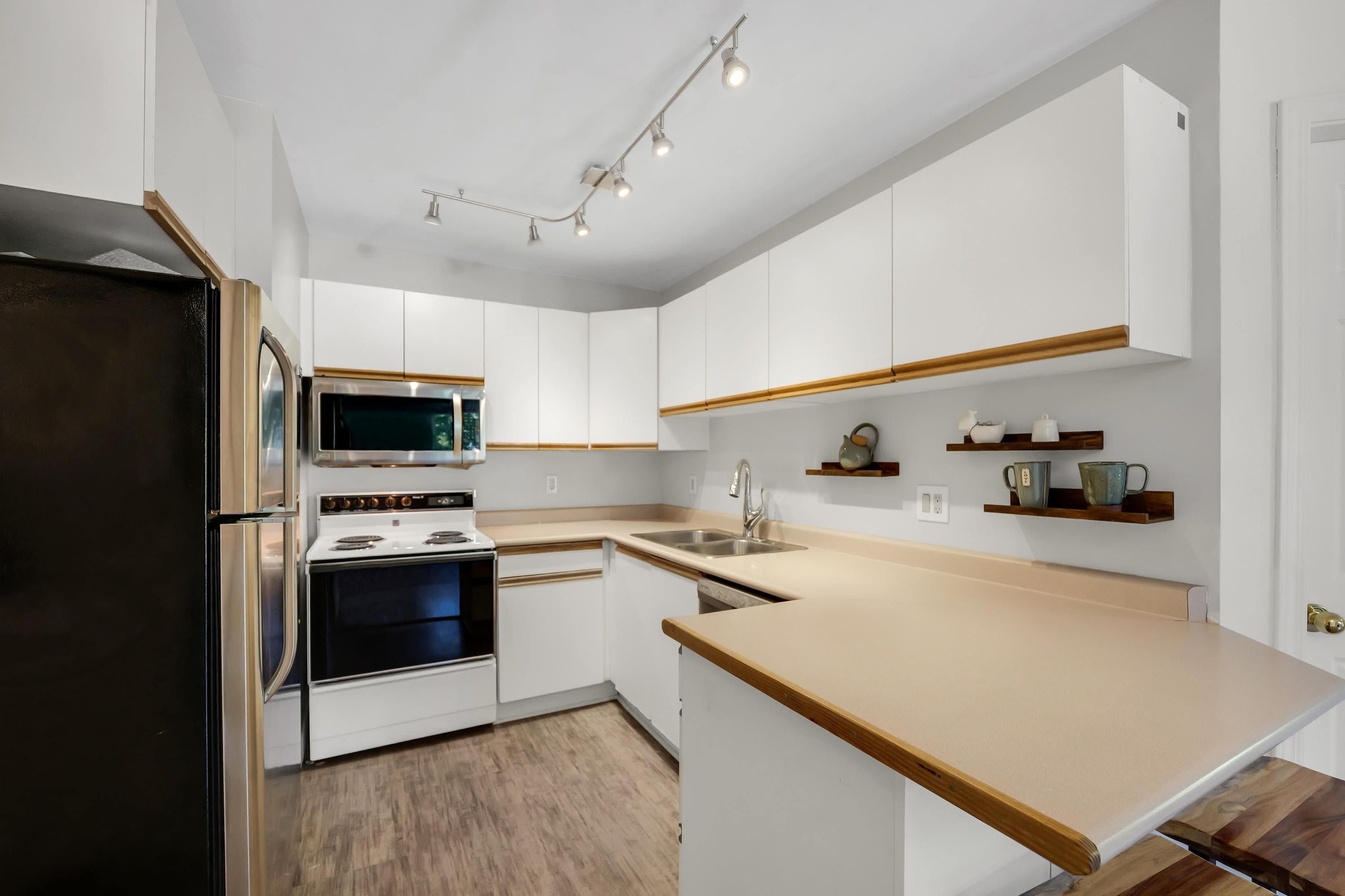 201B - 40120 Willow Crescent, Squamish, V8B 0L7 — photo 4