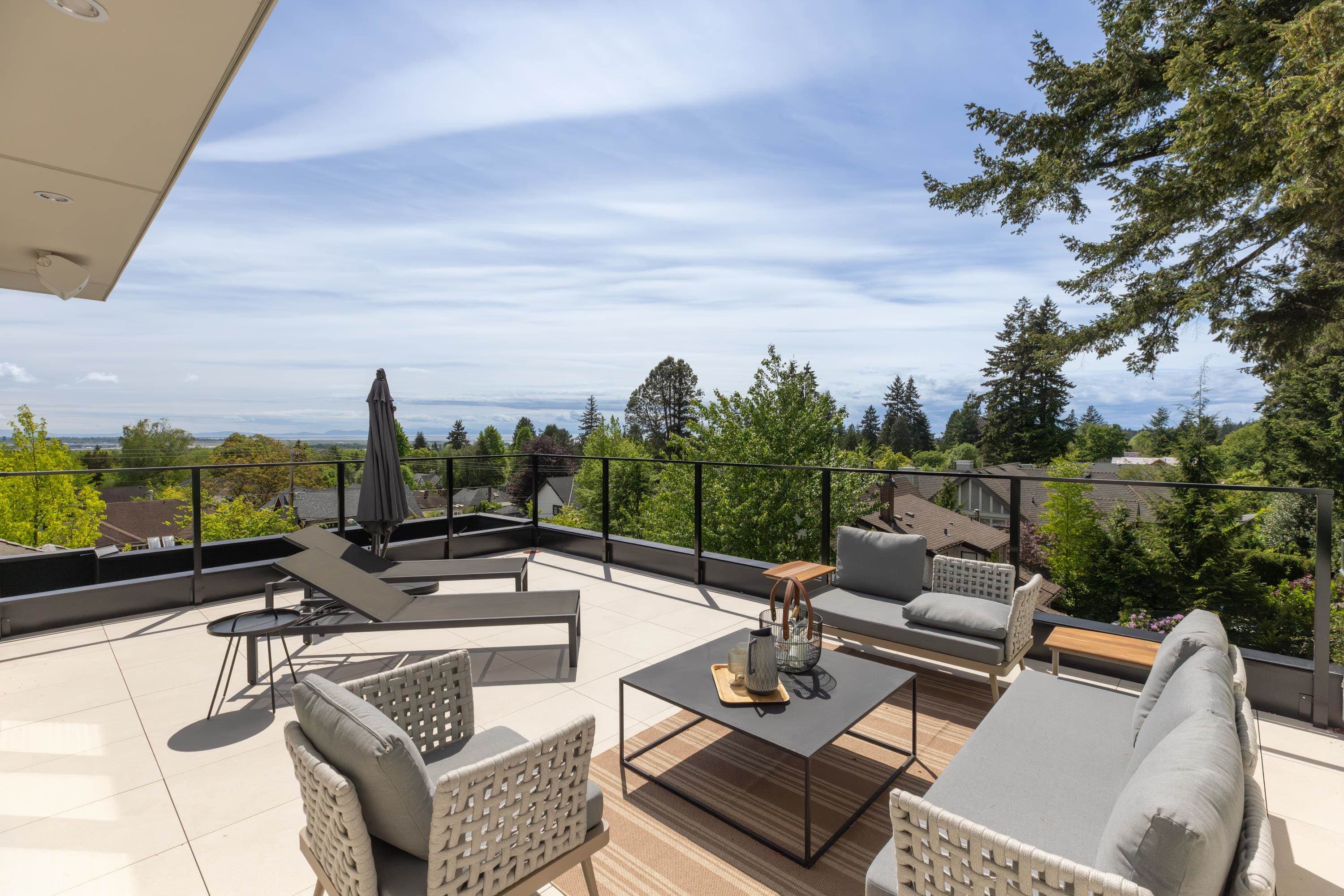 2 - 5061 Blenheim Street, Vancouver