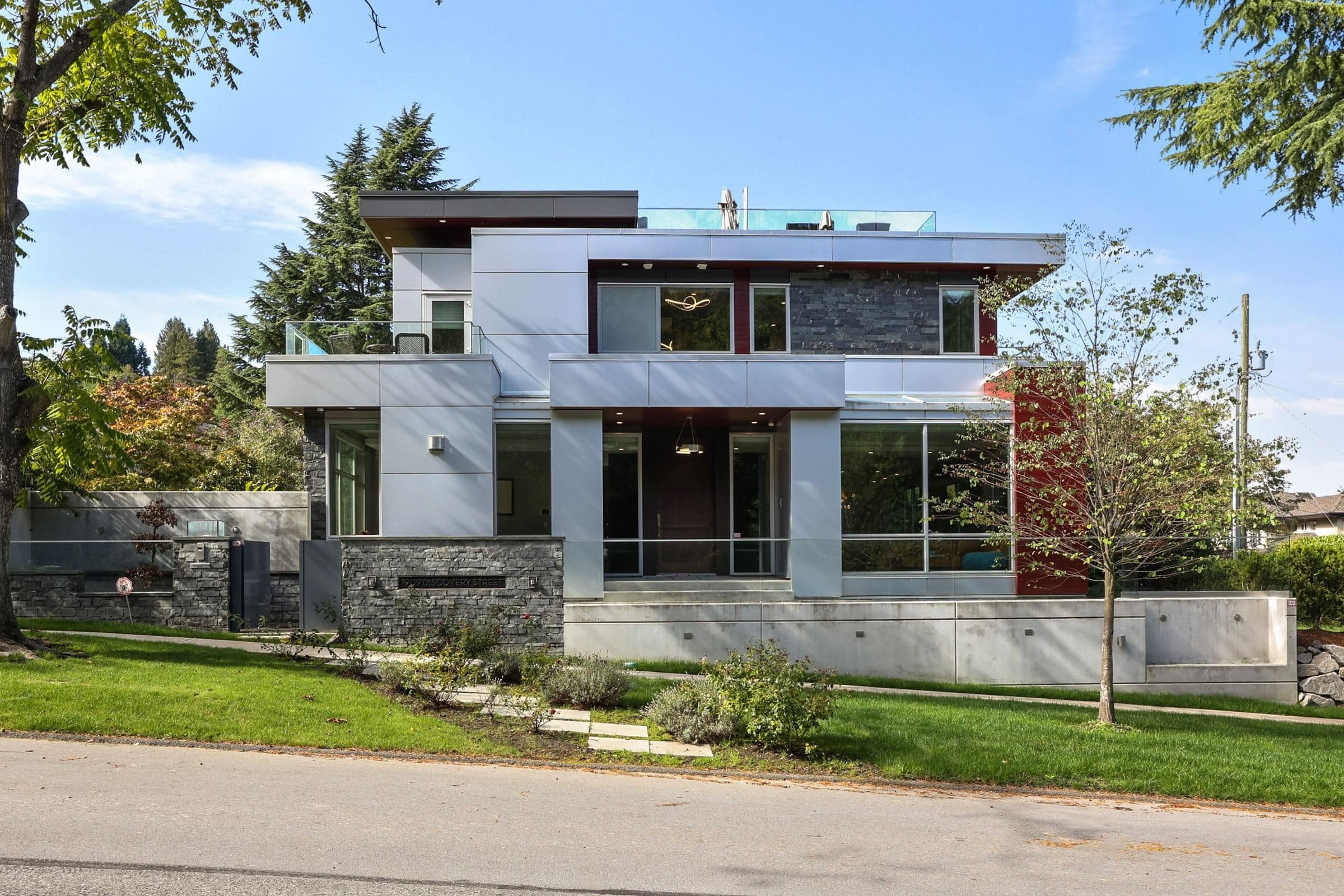 1909 Discovery Street, Vancouver, V6R 4K5 — photo 2